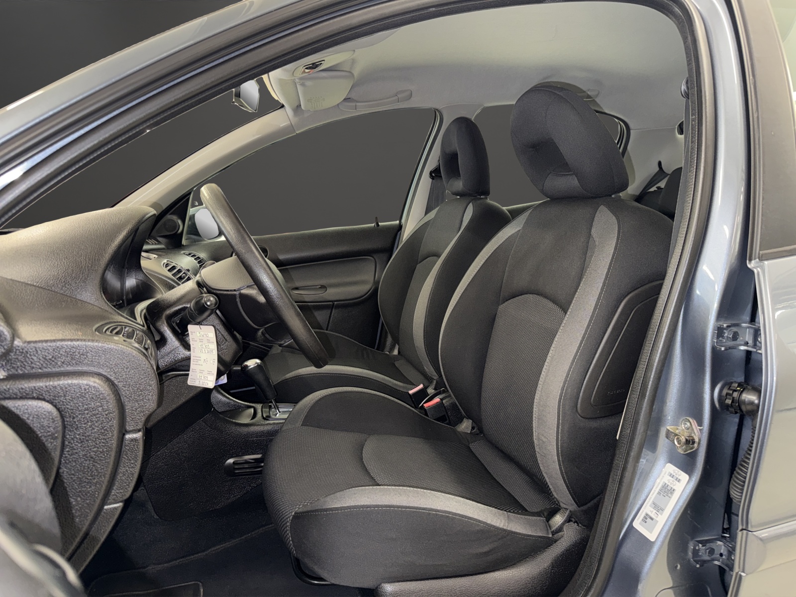 PEUGEOT 206 1.6 16V Exclusive Edition Automatic-image-6