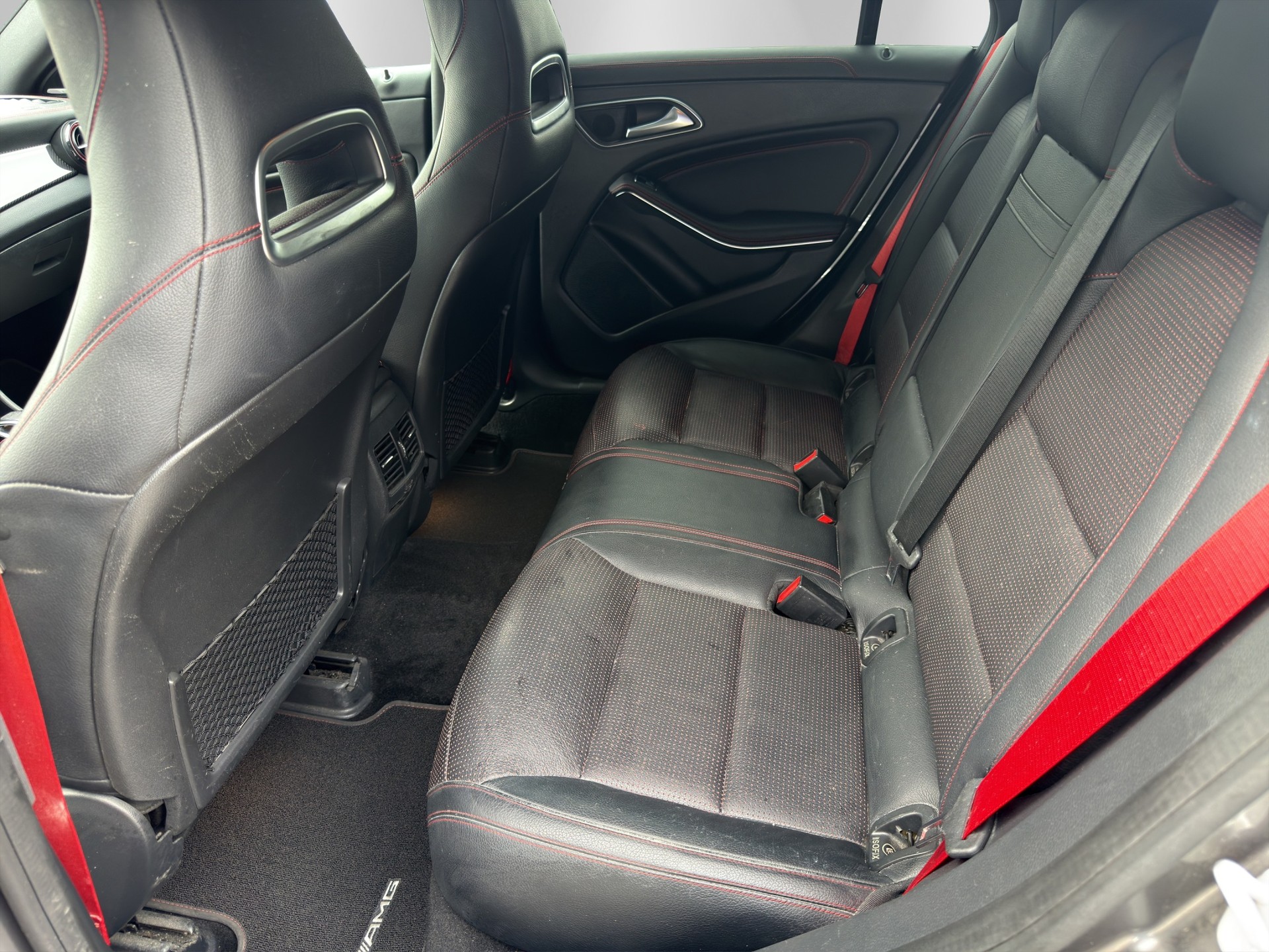 MERCEDES-BENZ CLA Shooting Brake 45 AMG 4Matic Speedshift-image-13