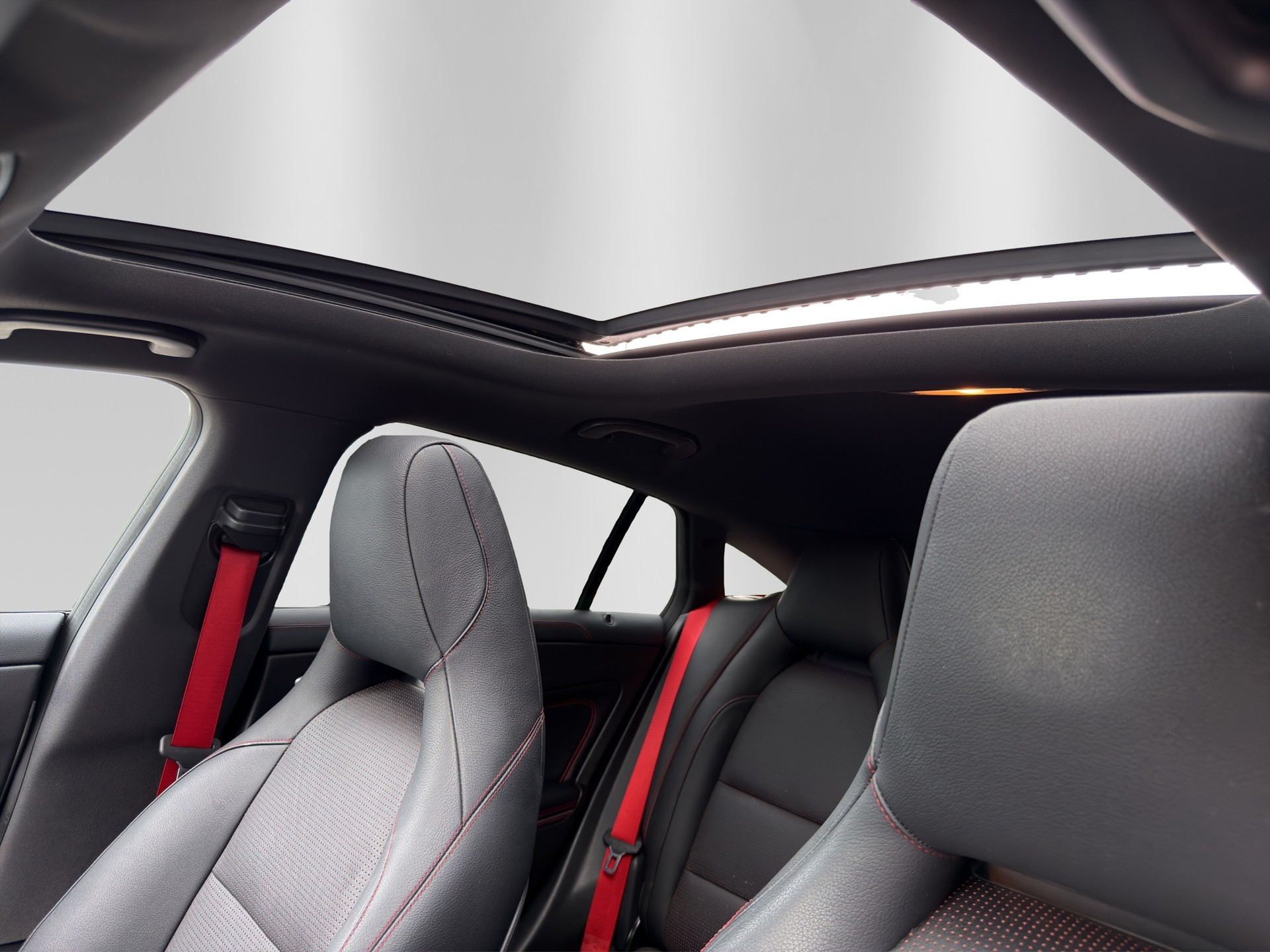 MERCEDES-BENZ CLA Shooting Brake 45 AMG 4Matic Speedshift-image-7