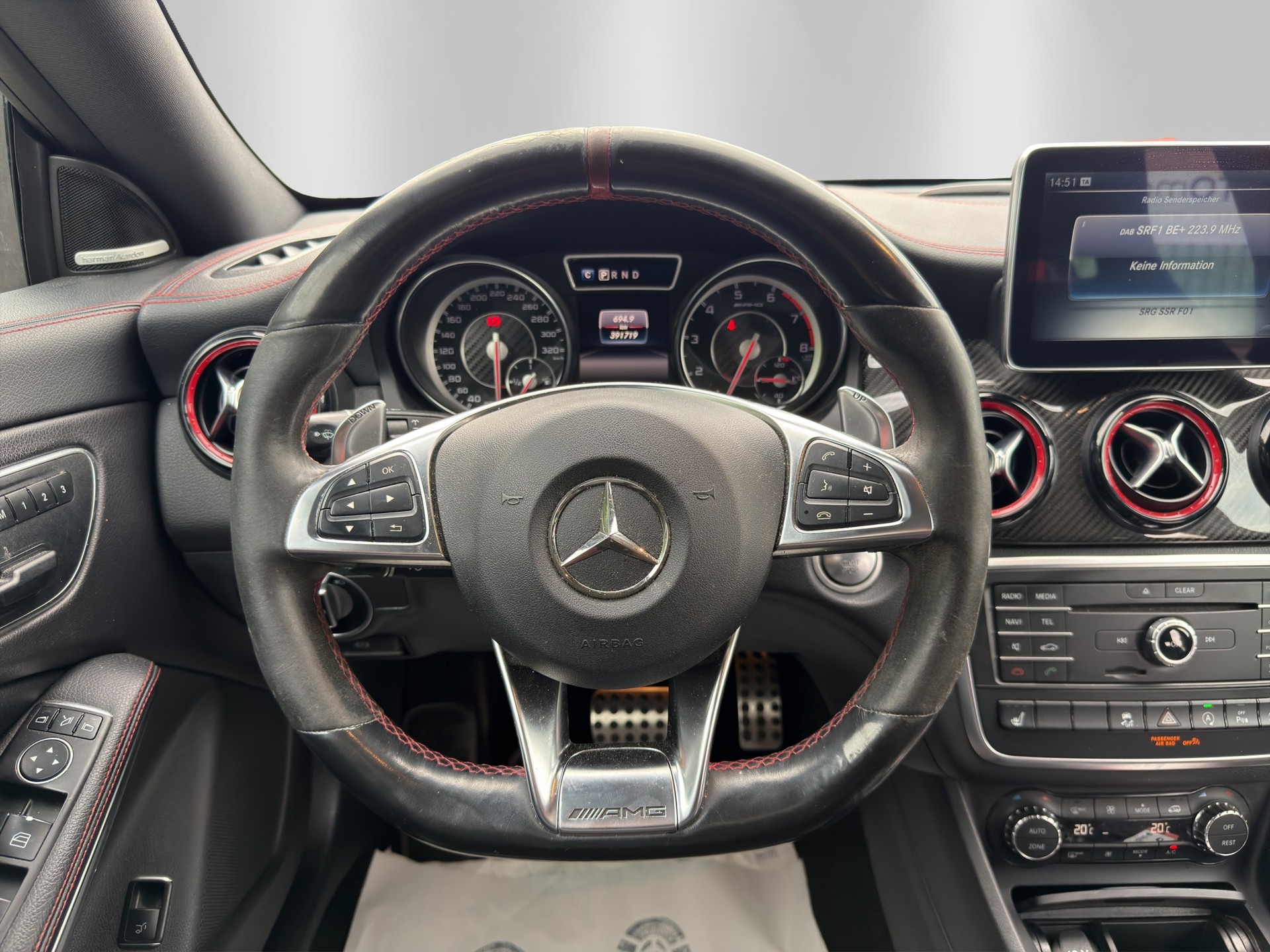 MERCEDES-BENZ CLA Shooting Brake 45 AMG 4Matic Speedshift-image-11