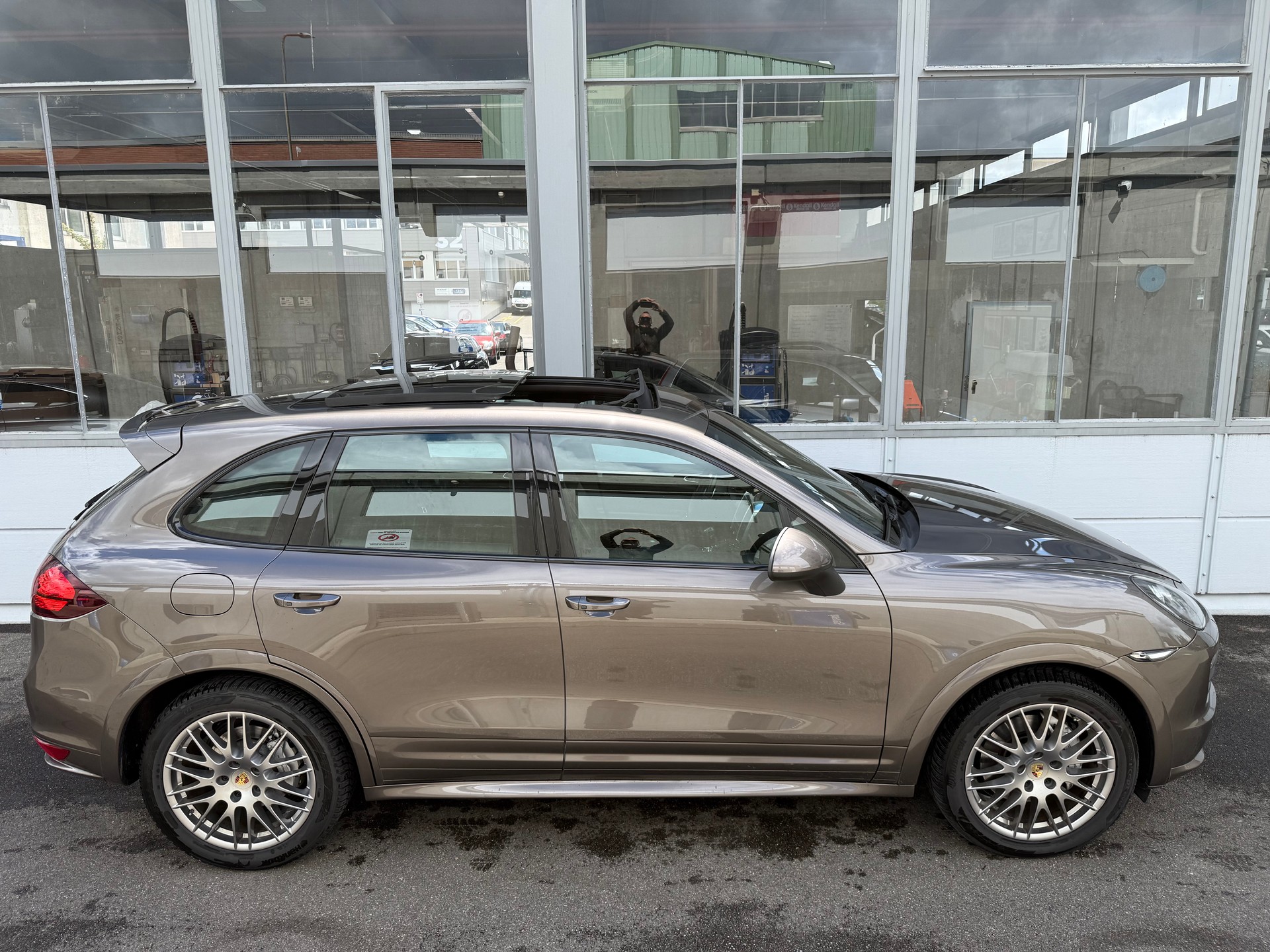 PORSCHE Cayenne S Diesel *Ab MFK *Tempomat *Porsche Entry & Drive *Elekt. Sonnenschutzrollos *Spurwechselwarn. *Bose Sound *Panorama-image-2