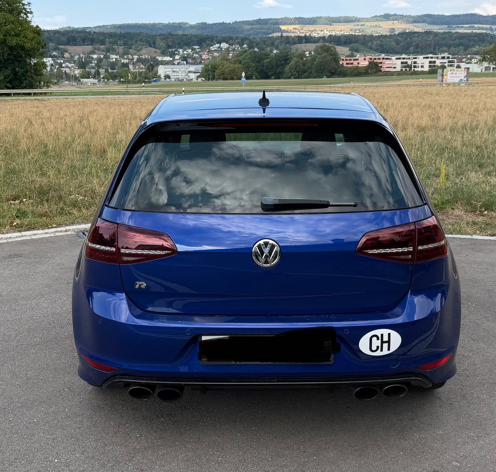 VW 2.0 TSI R DSG 4motion-image-1