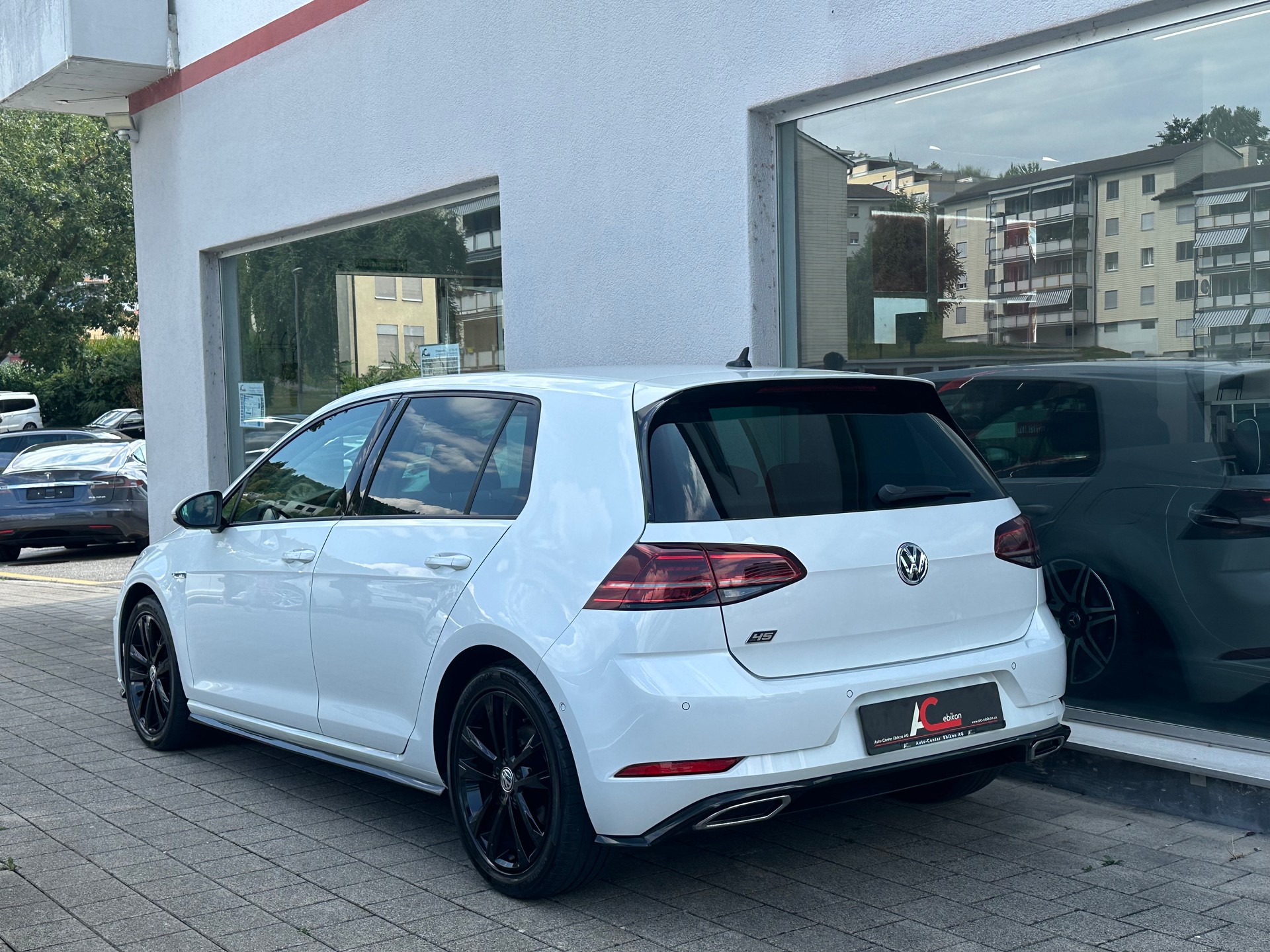 VW Golf 1.5 TSI EVO R-Line-image-2