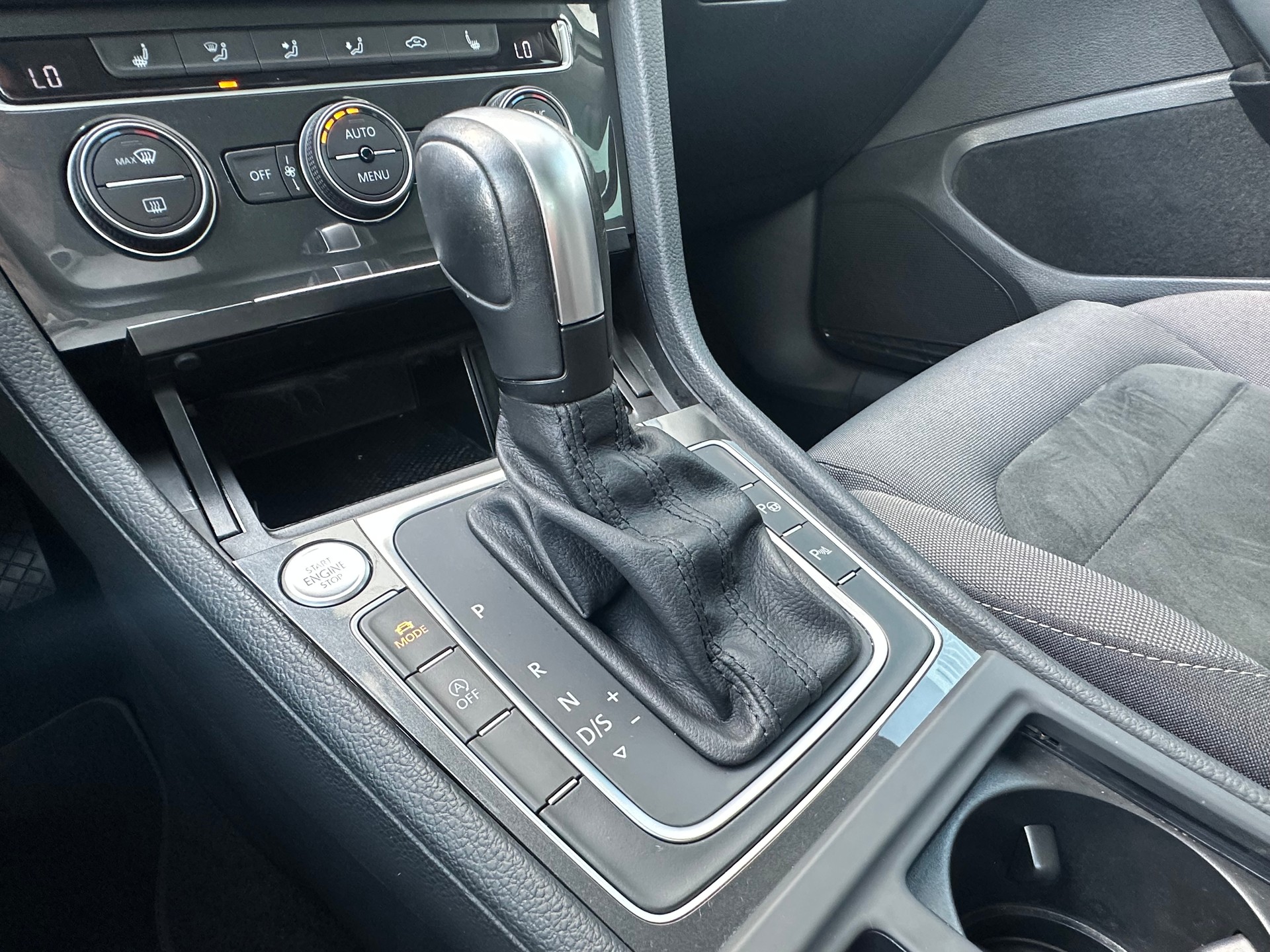 VW Golf 1.5 TSI EVO R-Line-image-9