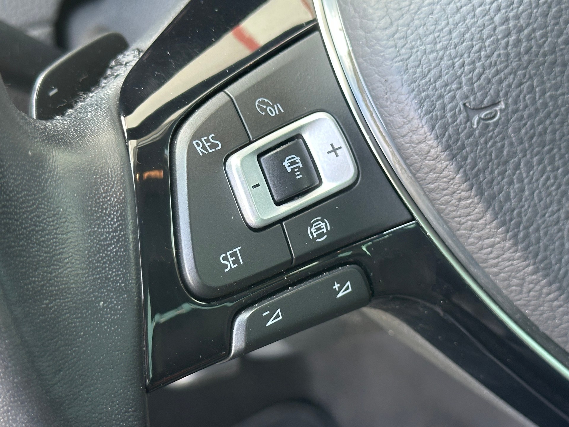 VW Golf 1.5 TSI EVO R-Line-image-11