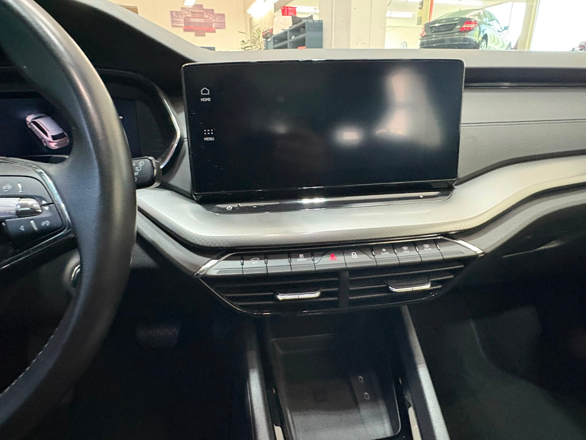 SKODA Octavia Combi 2.0 TDI DSG Ambition-image-10