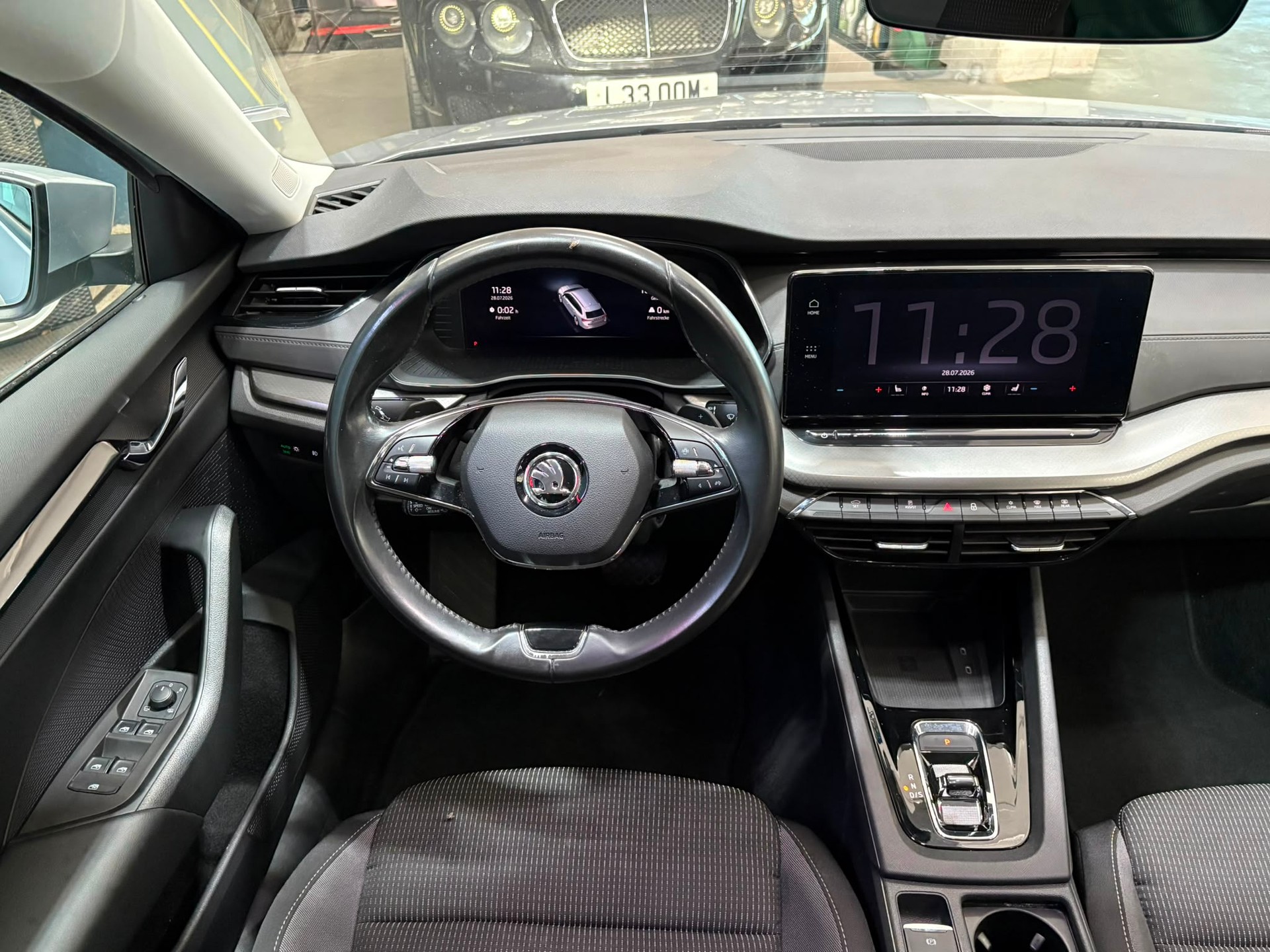 SKODA Octavia Combi 2.0 TDI DSG Ambition-image-12