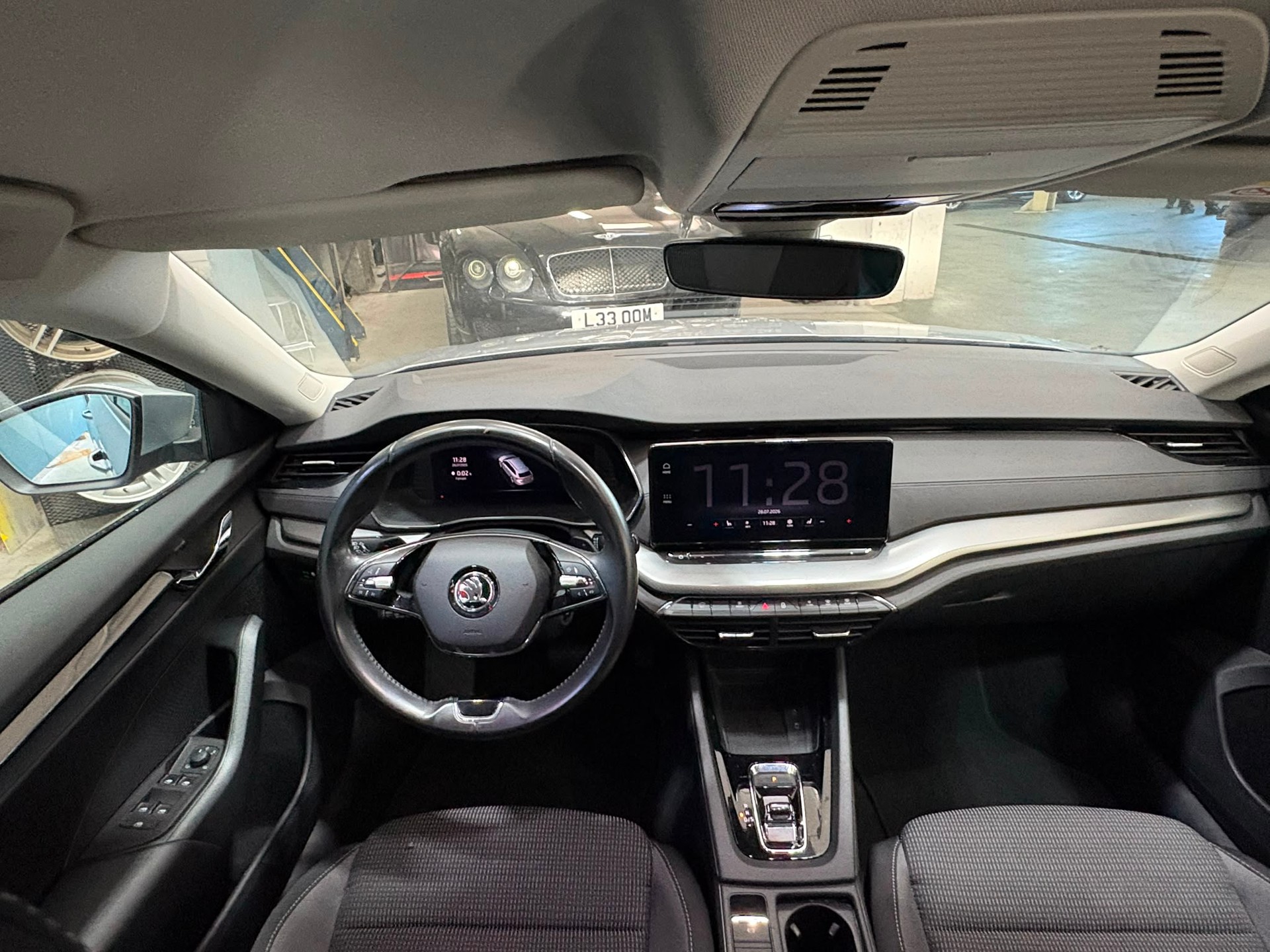 SKODA Octavia Combi 2.0 TDI DSG Ambition-image-11