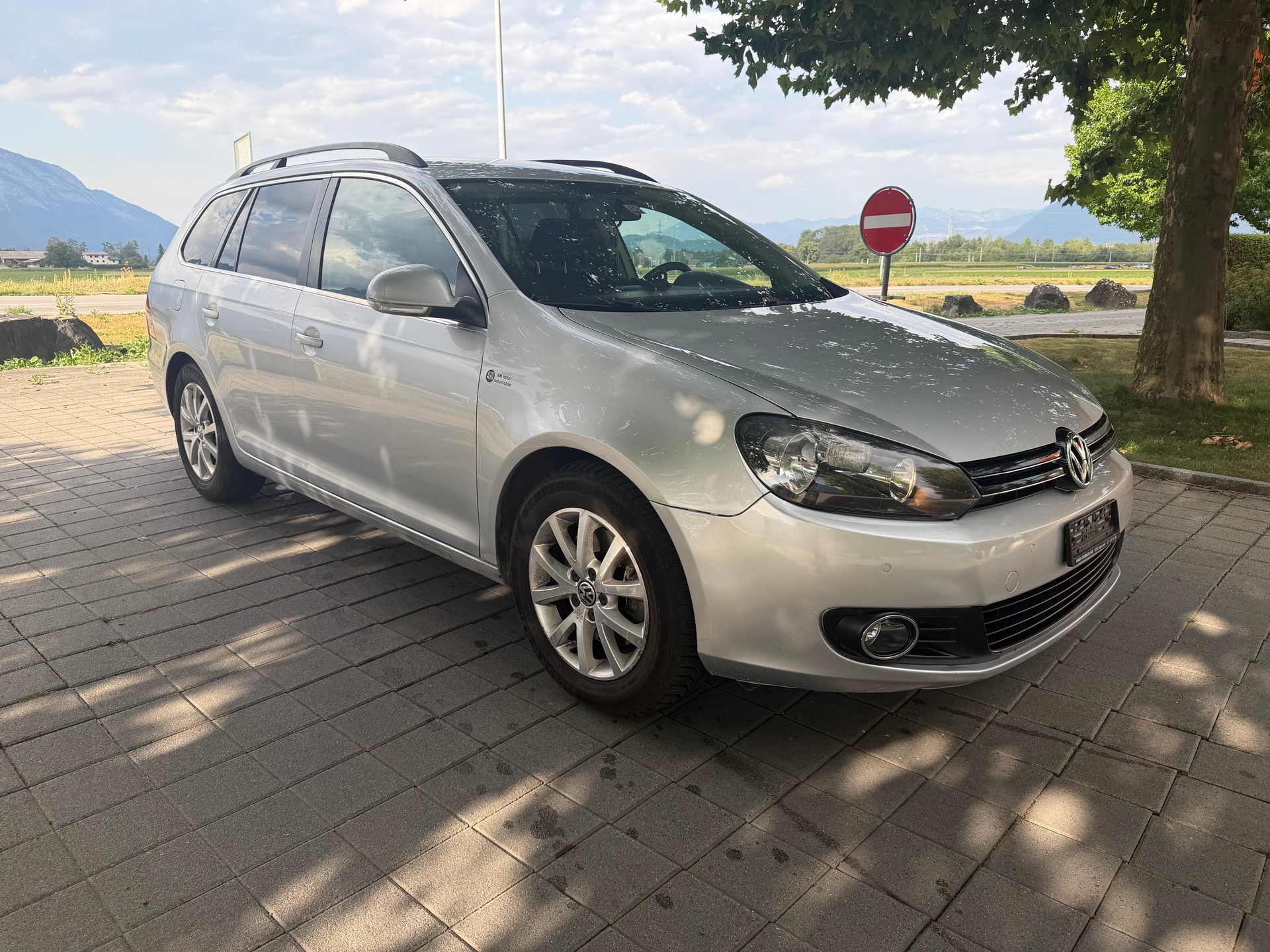 VW Golf Variant 1.6 TDI Trendline 4Motion-image-1