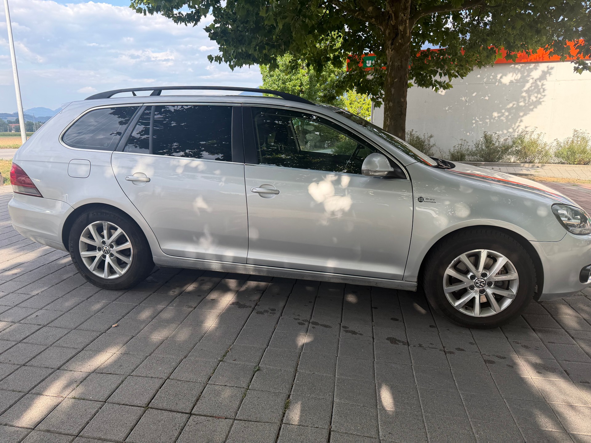 VW Golf Variant 1.6 TDI Trendline 4Motion-image-2