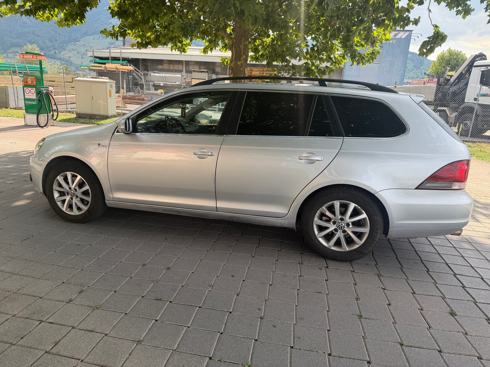 VW Golf Variant 1.6 TDI Trendline 4Motion-image-6
