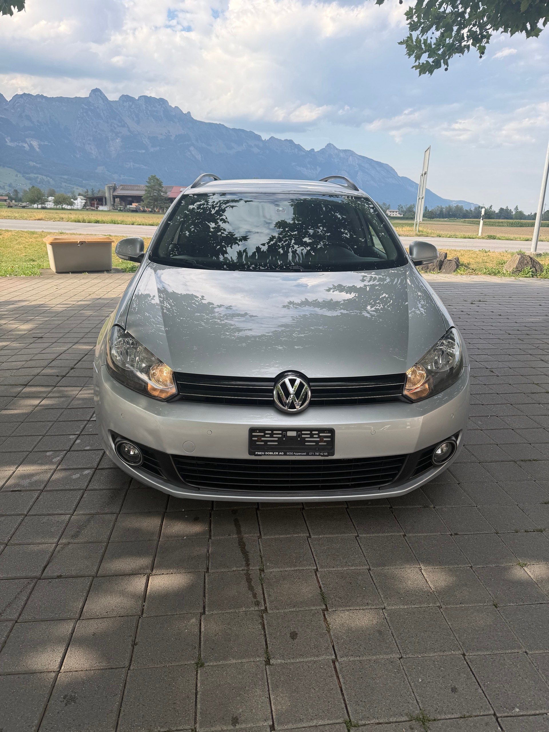 VW Golf Variant 1.6 TDI Trendline 4Motion-image-0