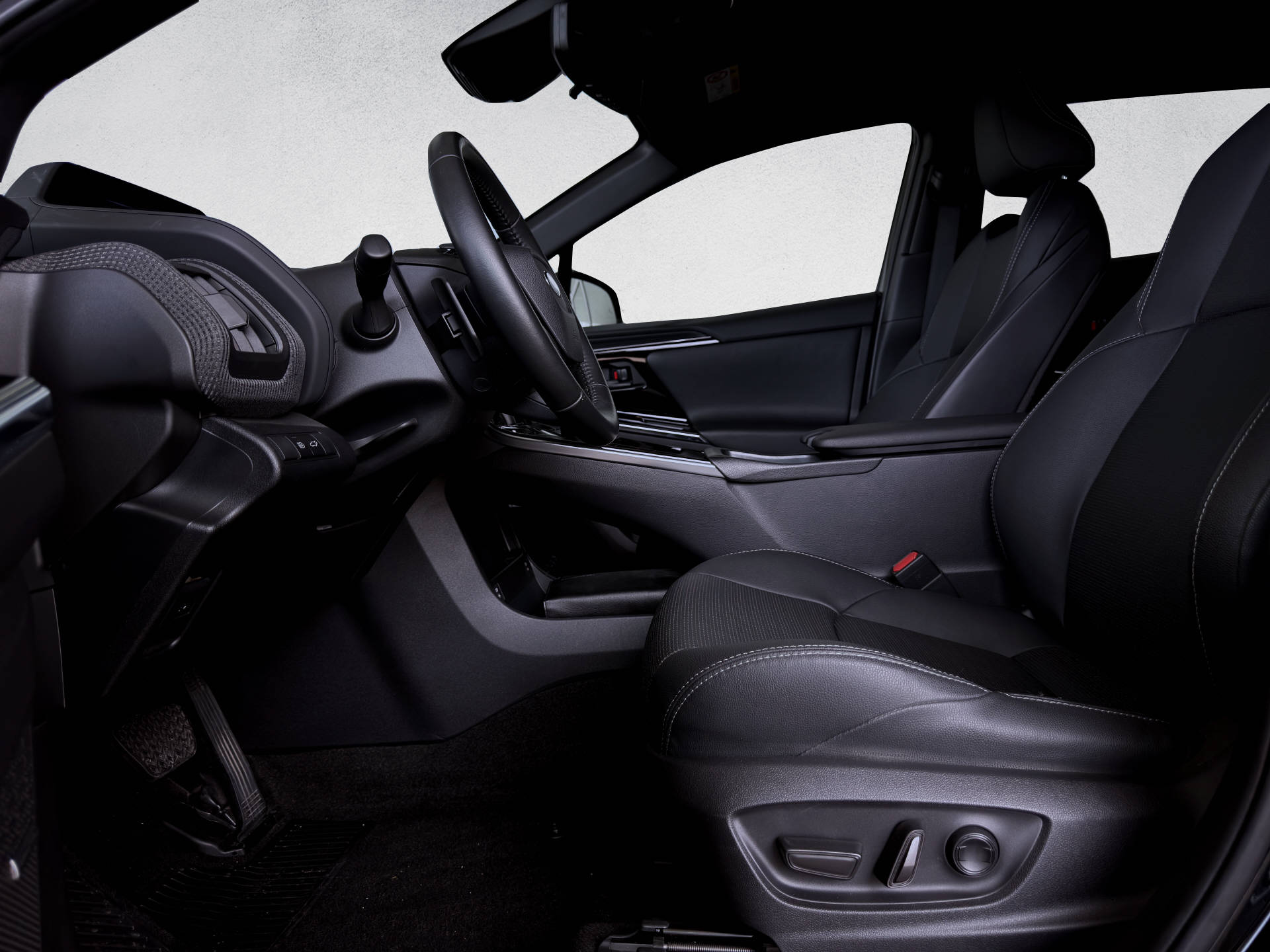 SUBARU Solterra eV Classic AWD-image-9