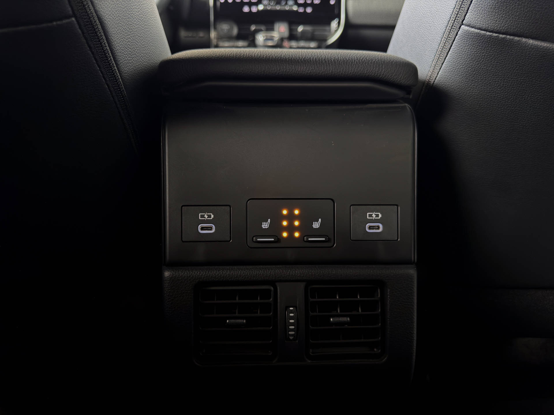 SUBARU Solterra eV Classic AWD-image-14