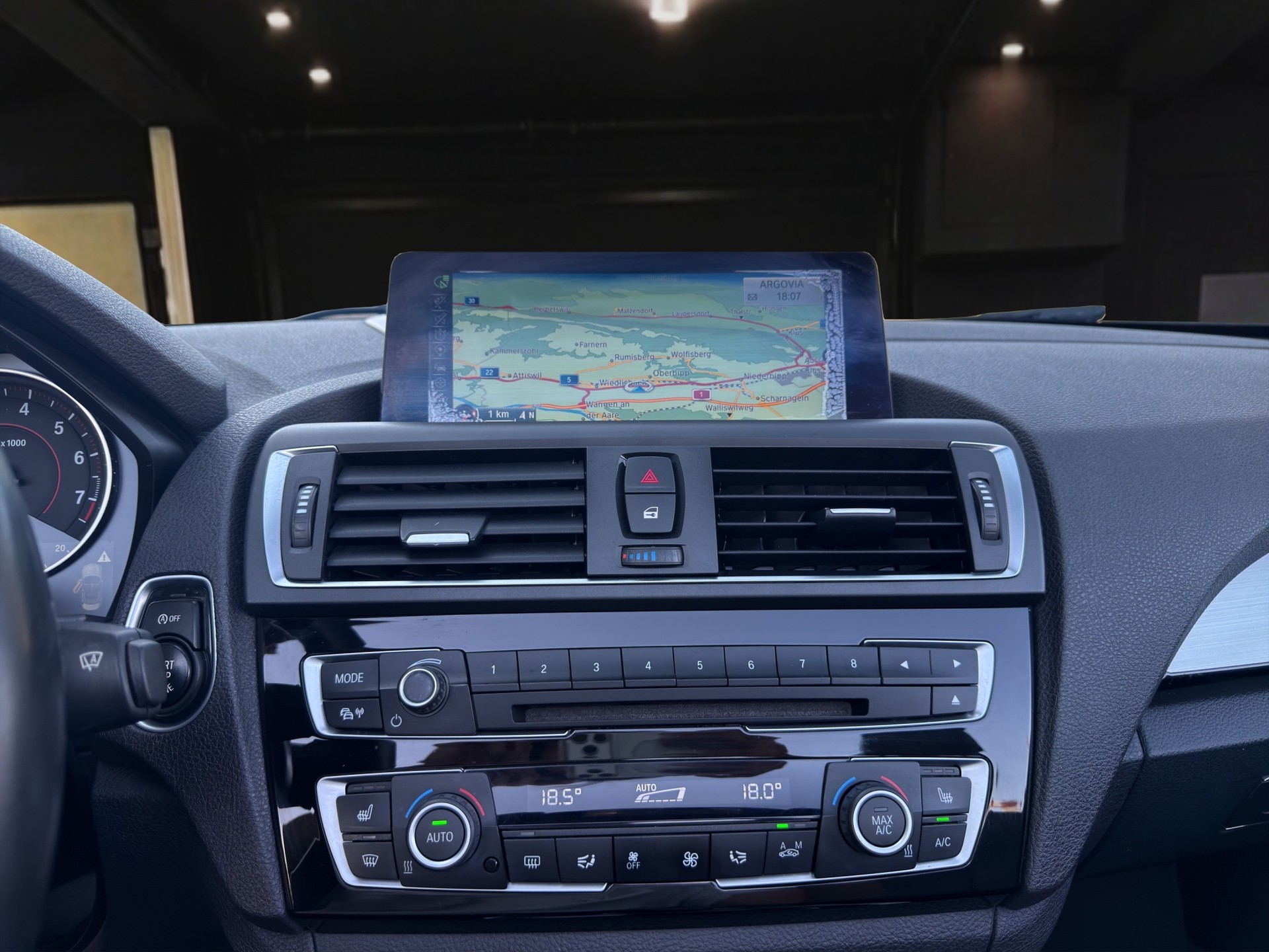 BMW M235i xDrive SAG Cabrio-image-14