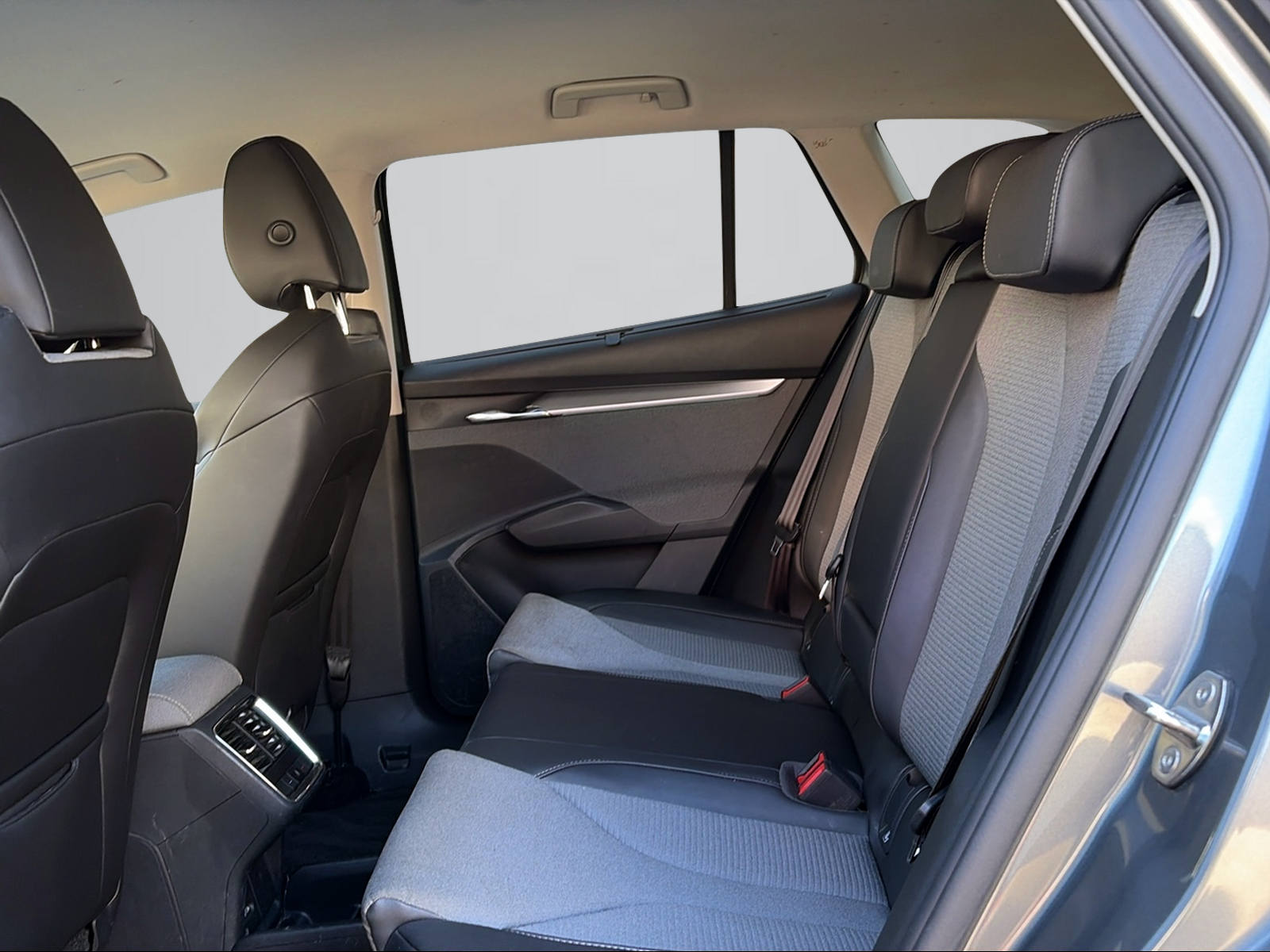 SKODA Enyaq iV 80x-image-9