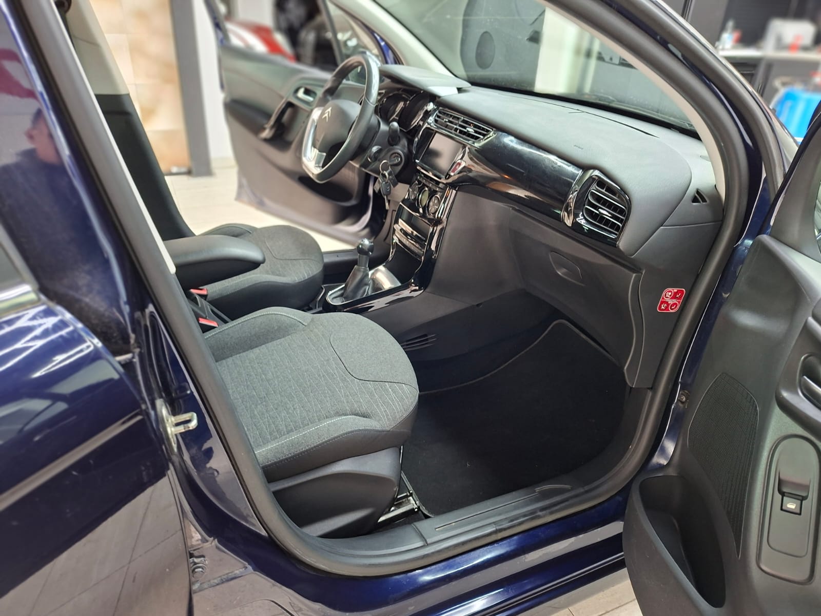 CITROEN C3 1.2i PureTech Feel Edition-image-2