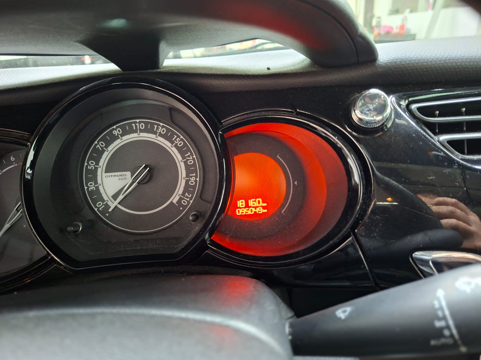 CITROEN C3 1.2i PureTech Feel Edition-image-8