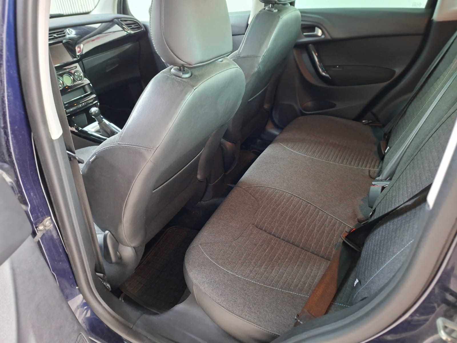 CITROEN C3 1.2i PureTech Feel Edition-image-4