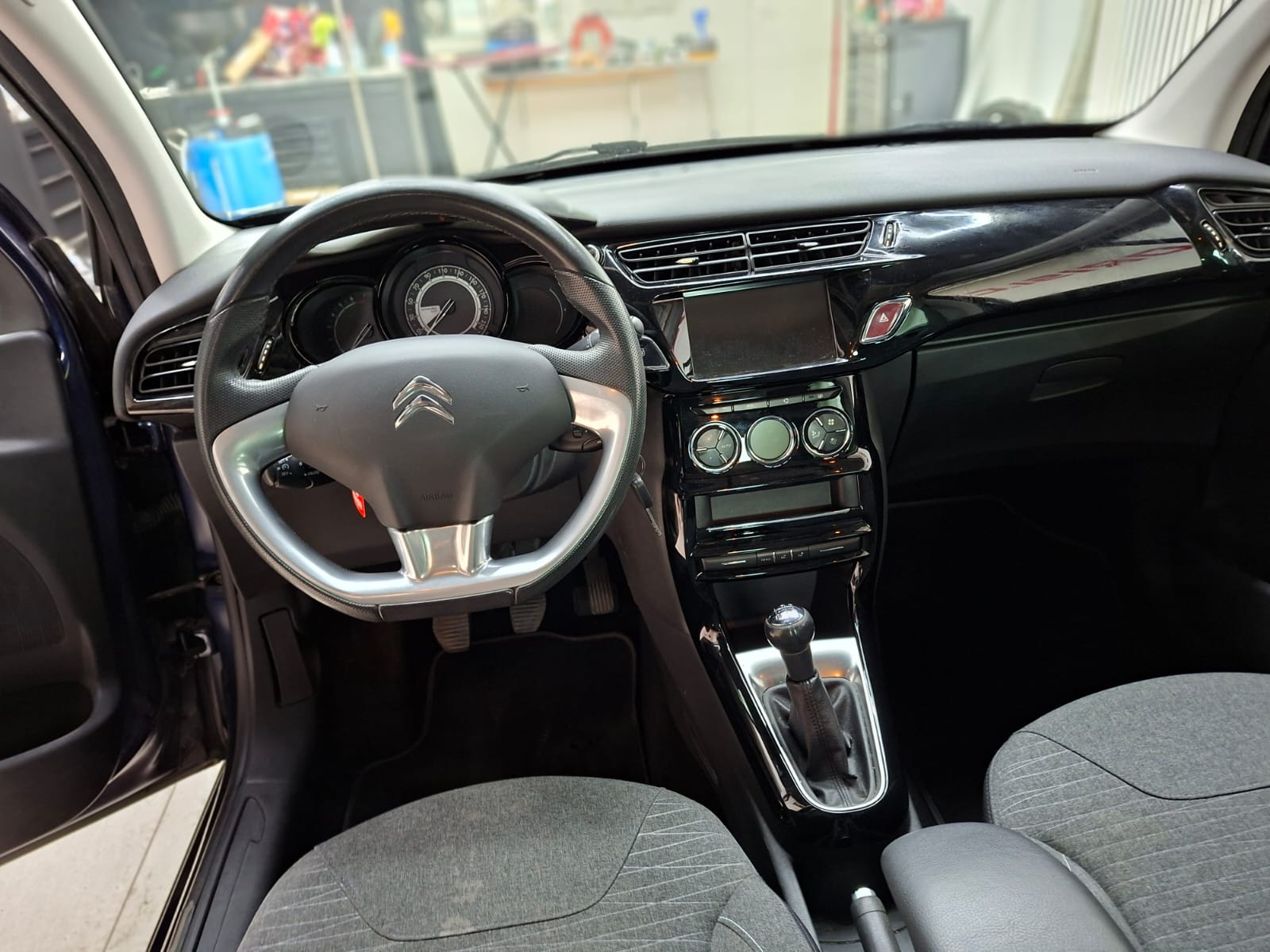 CITROEN C3 1.2i PureTech Feel Edition-image-5