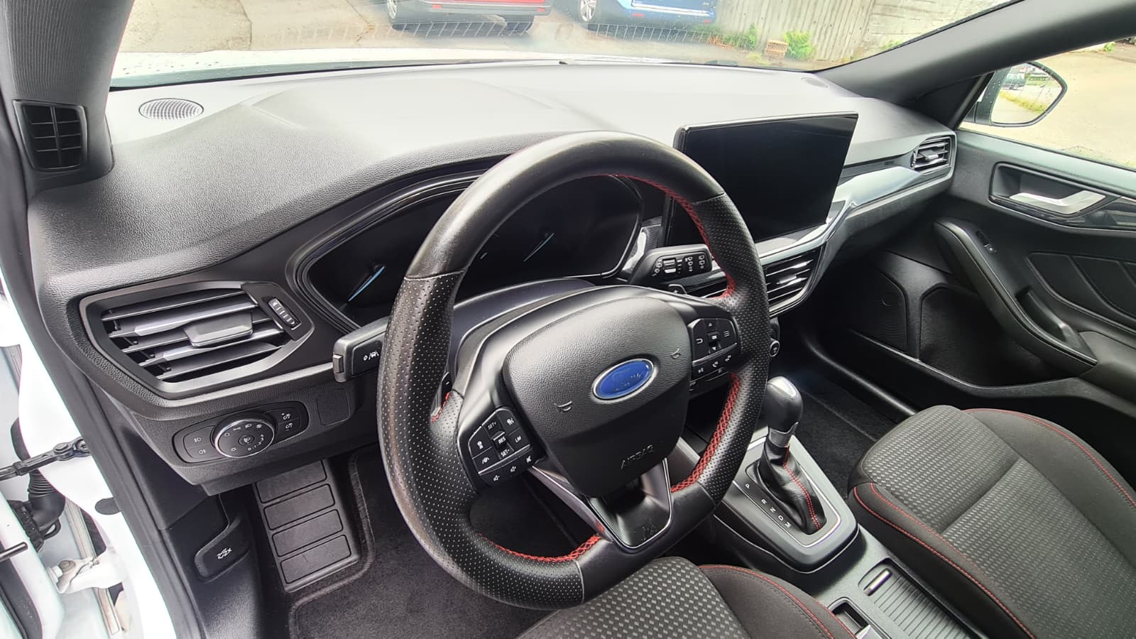 FORD Focus 1.0 MHEV ST-Line Automat ** Gr-Navigationssystem ** RF-Kamera ** Sitzheizung ** Abstandsregelsysteme ** Modell 2023 ** **-image-15