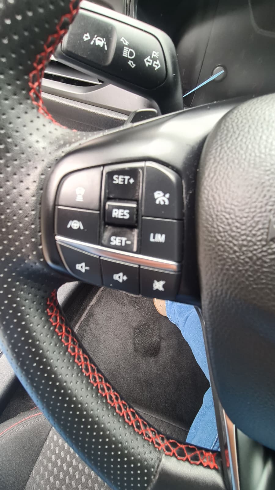 FORD Focus 1.0 MHEV ST-Line Automat ** Gr-Navigationssystem ** RF-Kamera ** Sitzheizung ** Abstandsregelsysteme ** Modell 2023 ** **-image-10