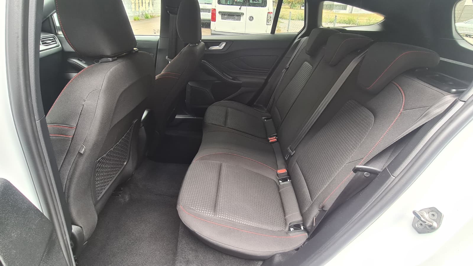 FORD Focus 1.0 MHEV ST-Line Automat ** Gr-Navigationssystem ** RF-Kamera ** Sitzheizung ** Abstandsregelsysteme ** Modell 2023 ** **-image-18