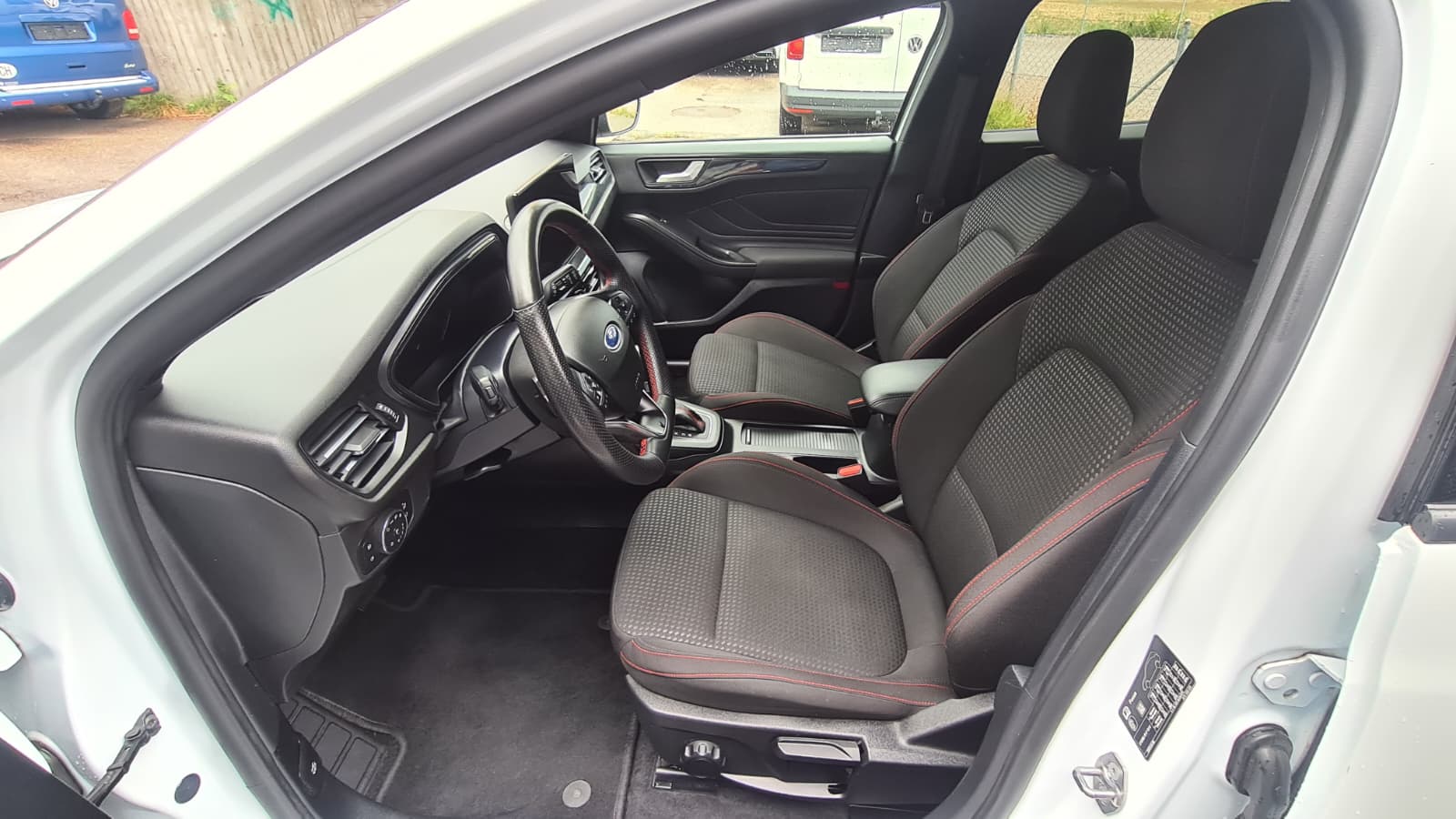 FORD Focus 1.0 MHEV ST-Line Automat ** Gr-Navigationssystem ** RF-Kamera ** Sitzheizung ** Abstandsregelsysteme ** Modell 2023 ** **-image-17