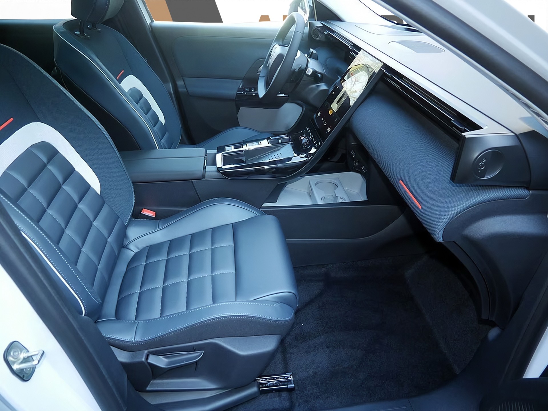 CITROEN C5 Aircross 1.2 Hybrid Max-image-19