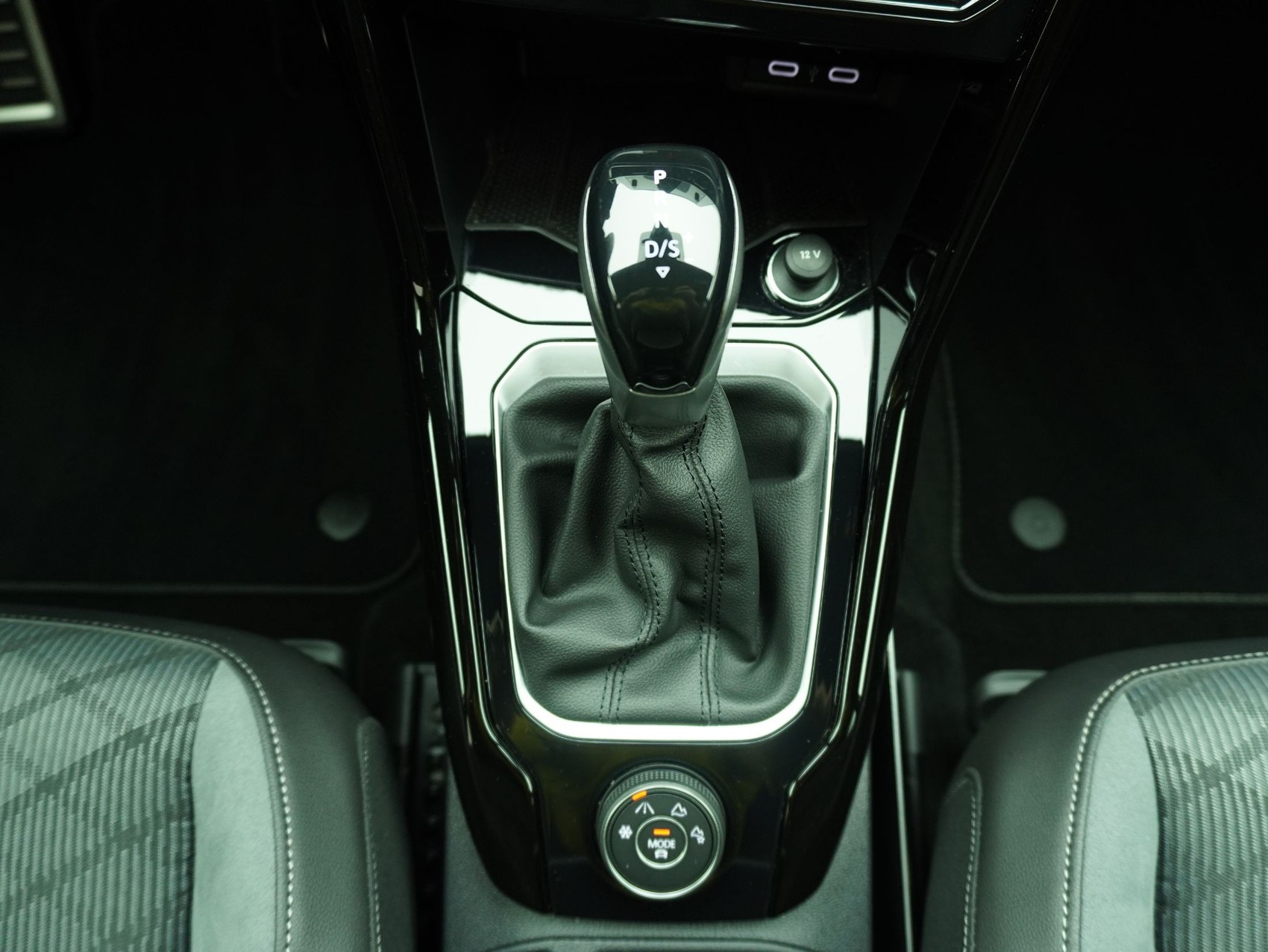 VW T-Roc 2.0 TSI DSG R-Line 4Motion-image-15