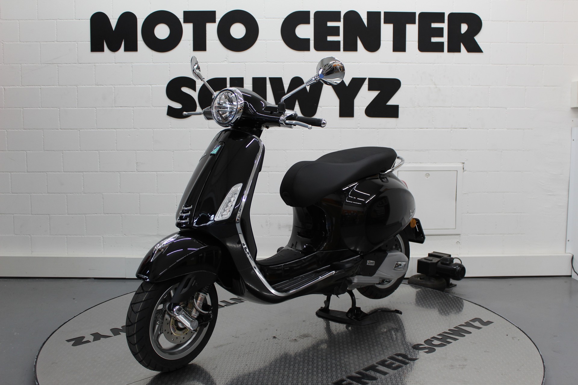 PIAGGIO Vespa Primavera 125-showroom-element-3