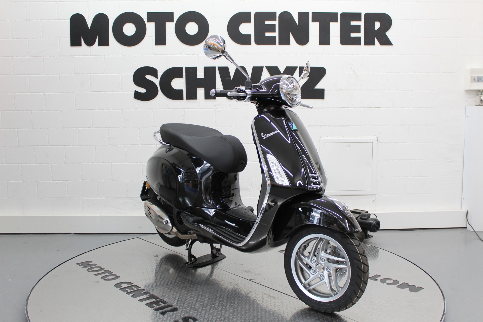 PIAGGIO Vespa Primavera 125-showroom-element-1