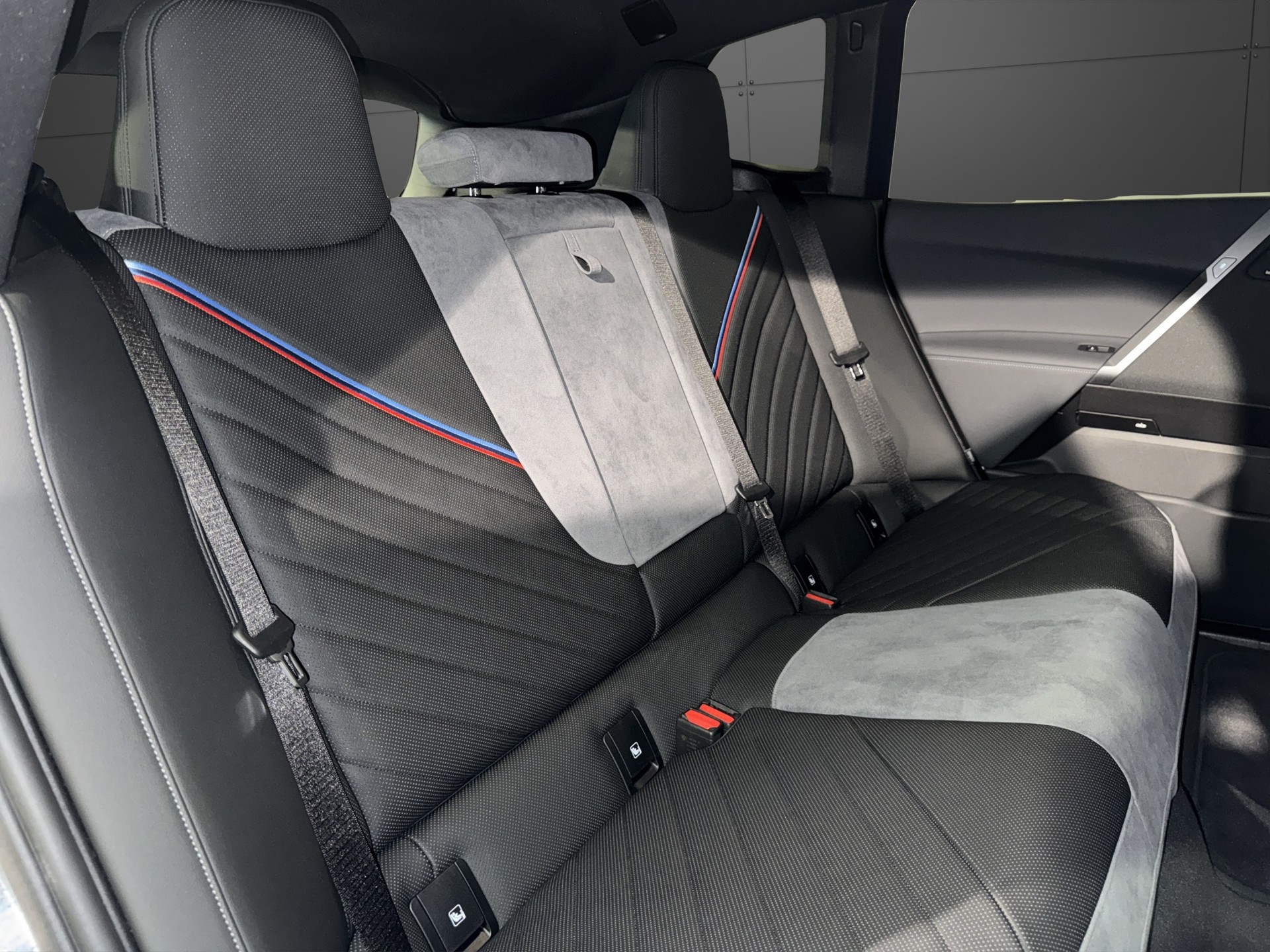 BMW iX xDrive60-image-16