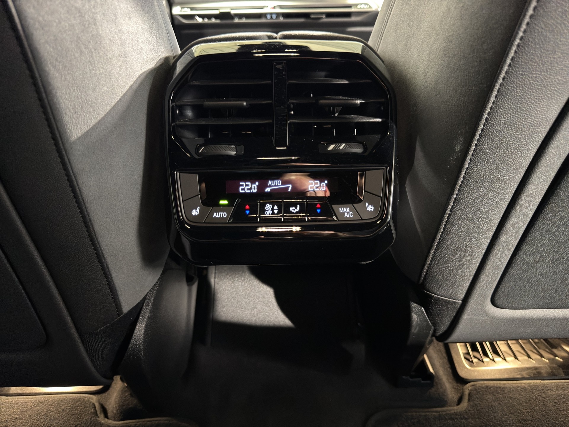 BMW iX xDrive60-image-19