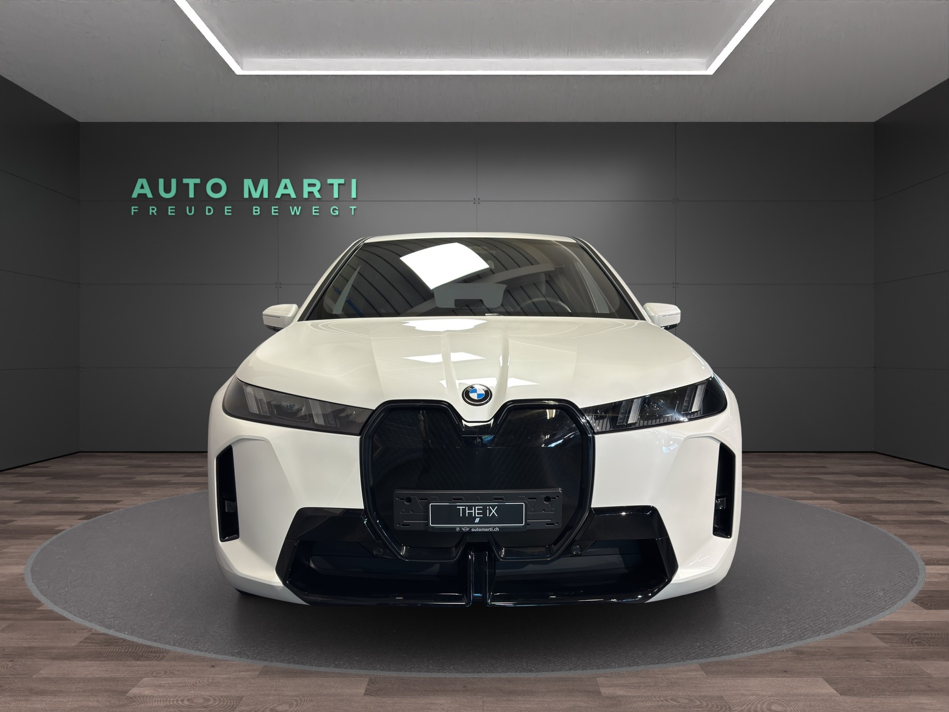 BMW iX xDrive60-image-4