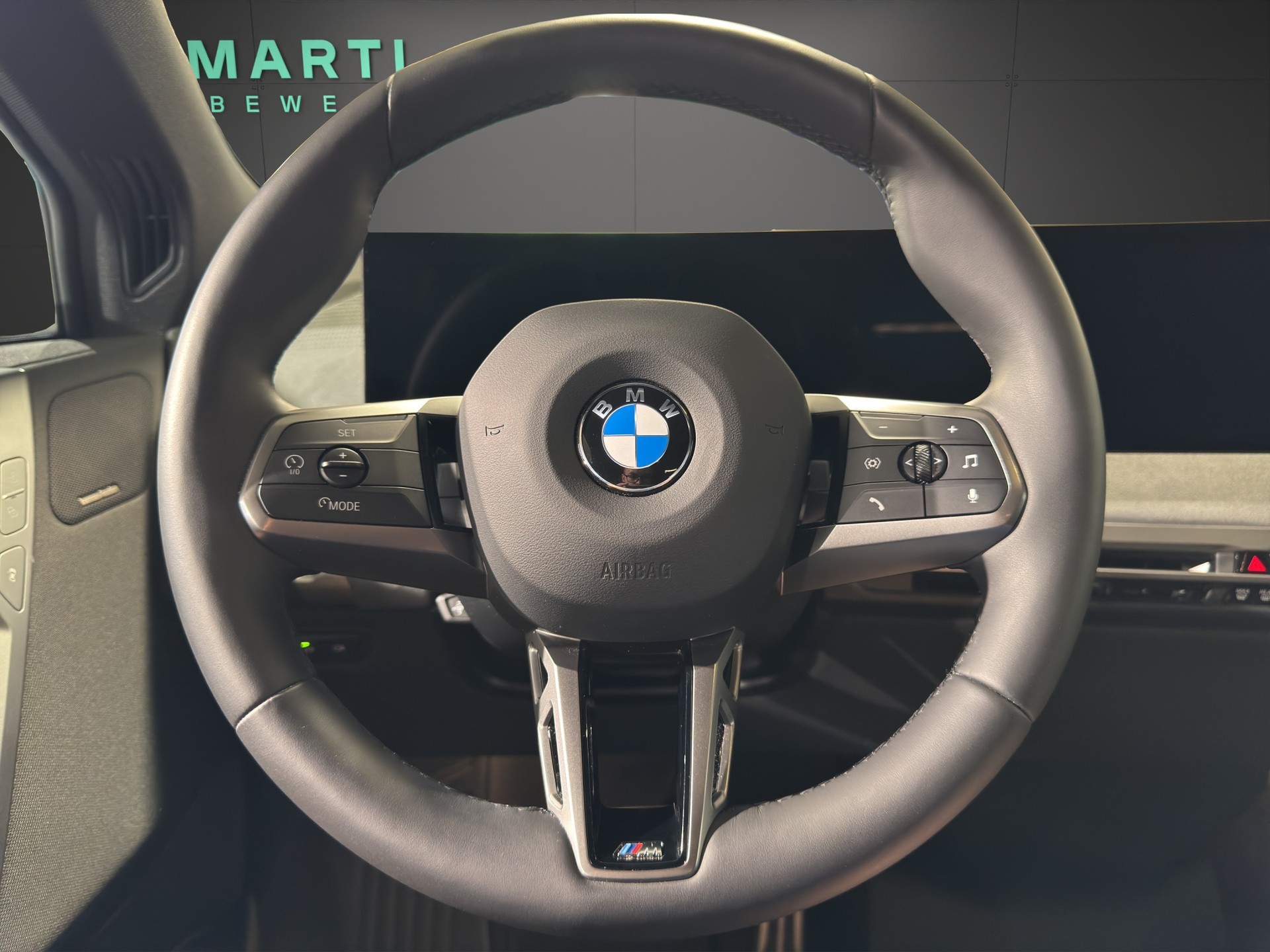 BMW iX xDrive60-image-12