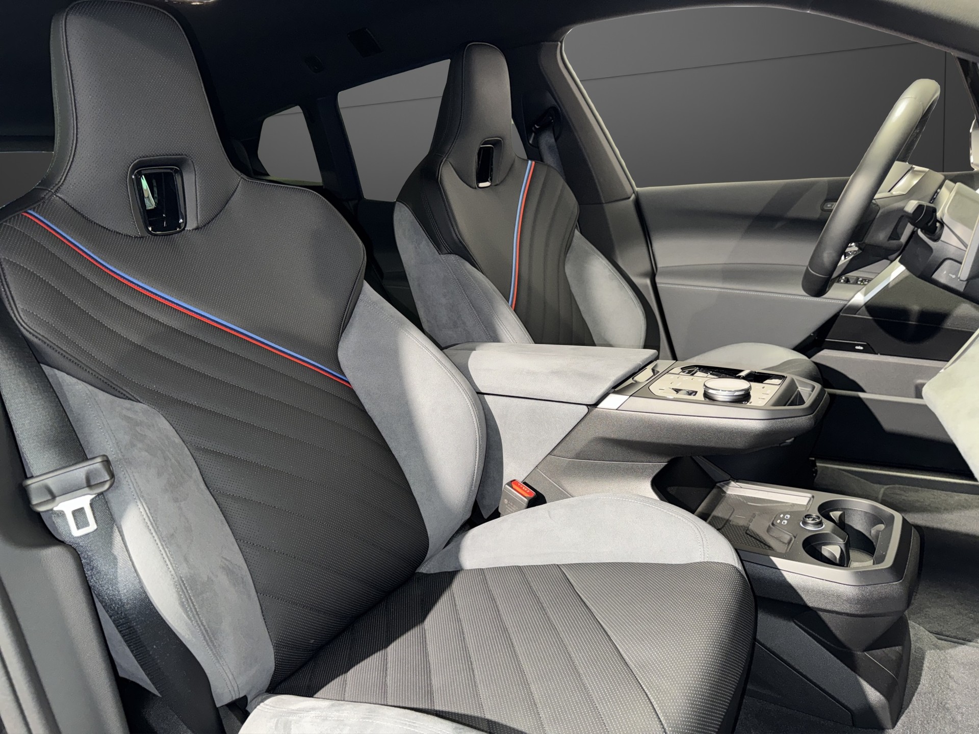 BMW iX xDrive60-image-14