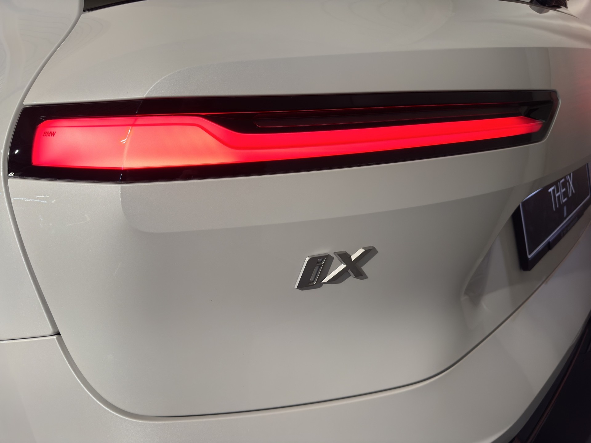 BMW iX xDrive60-image-5