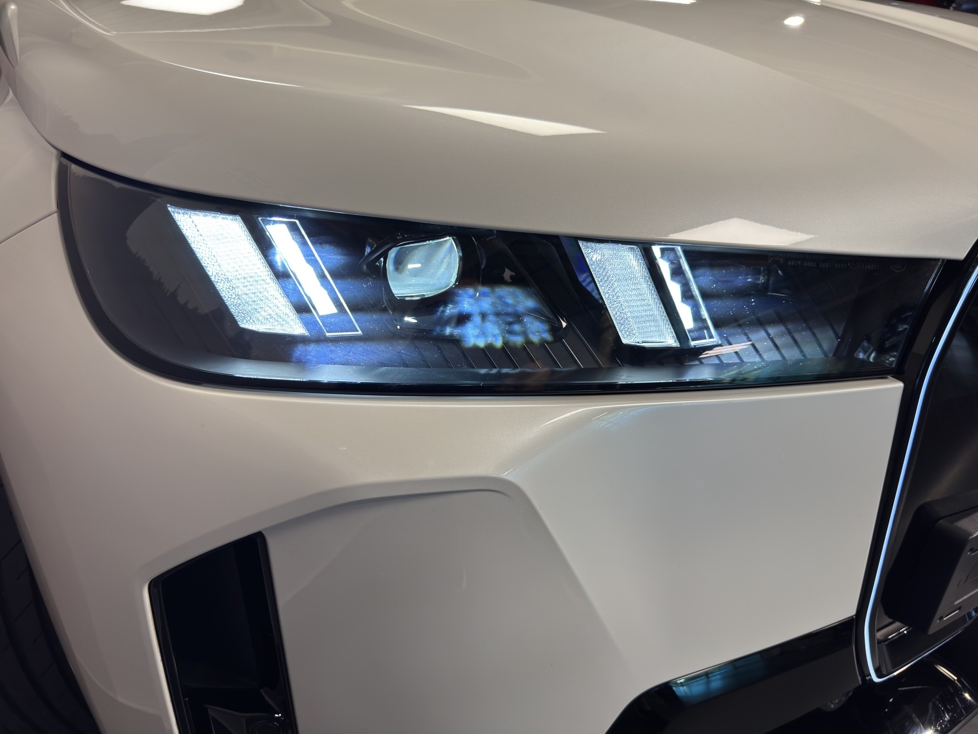 BMW iX xDrive60-image-6