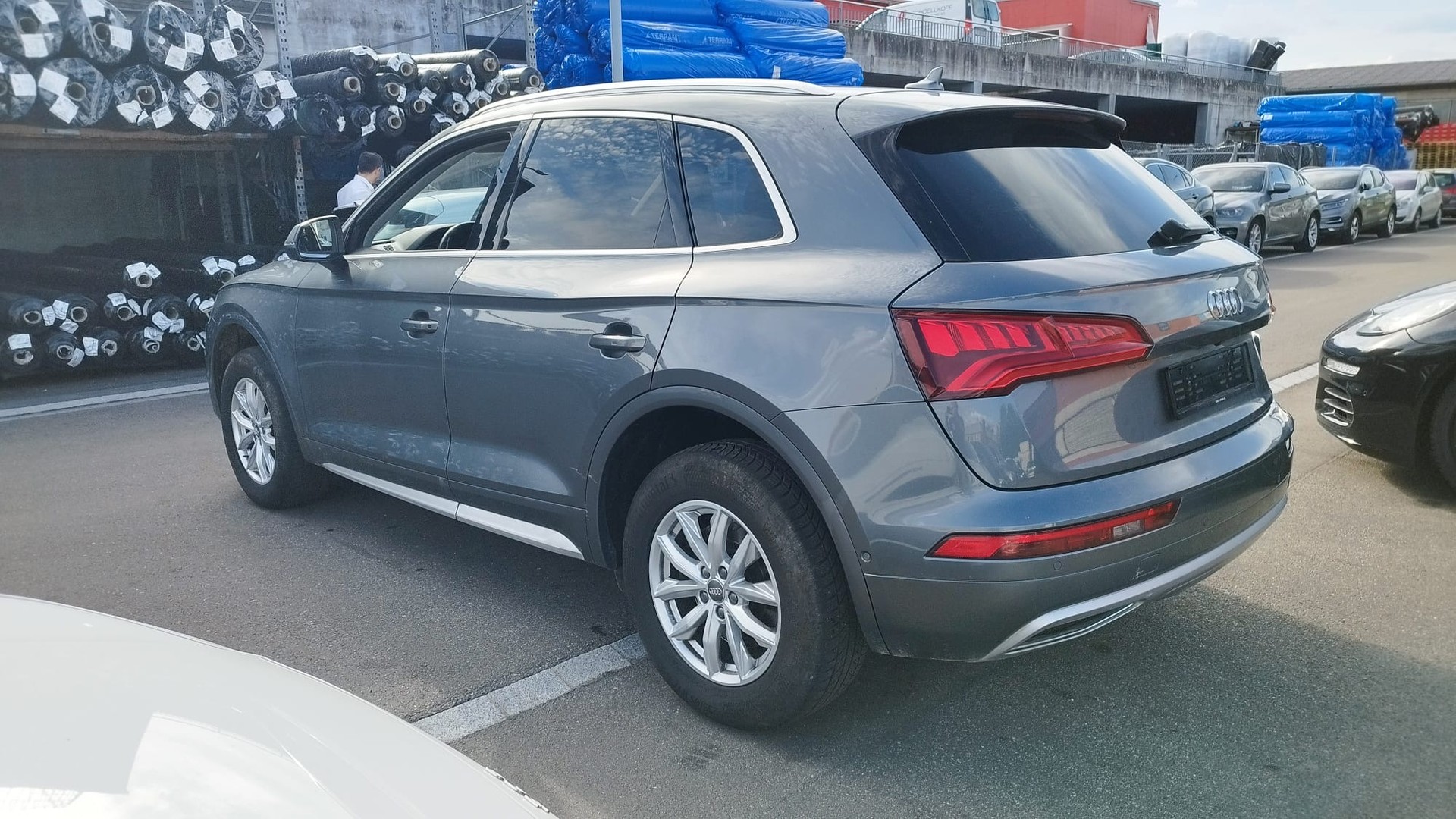AUDI Q5 2.0 TDI design quattro S-tronic-image-2