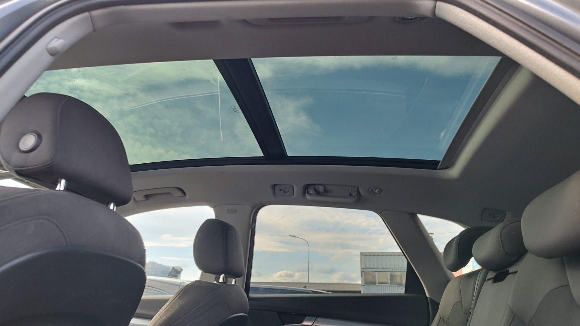 AUDI Q5 2.0 TDI design quattro S-tronic-image-15