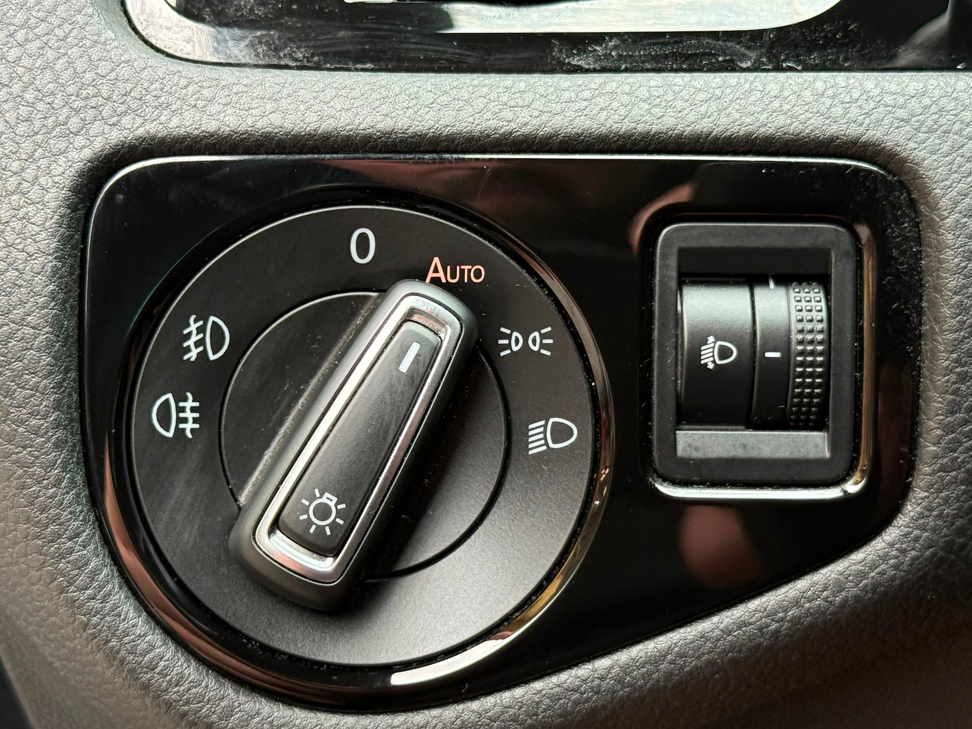 VW Golf VII 1.4 TSI 125 Lounge-image-15