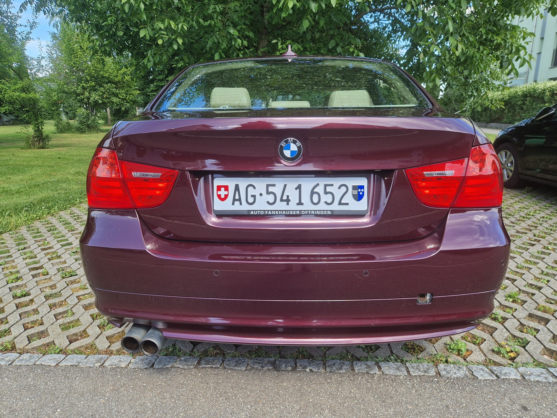 BMW 325i-image-1