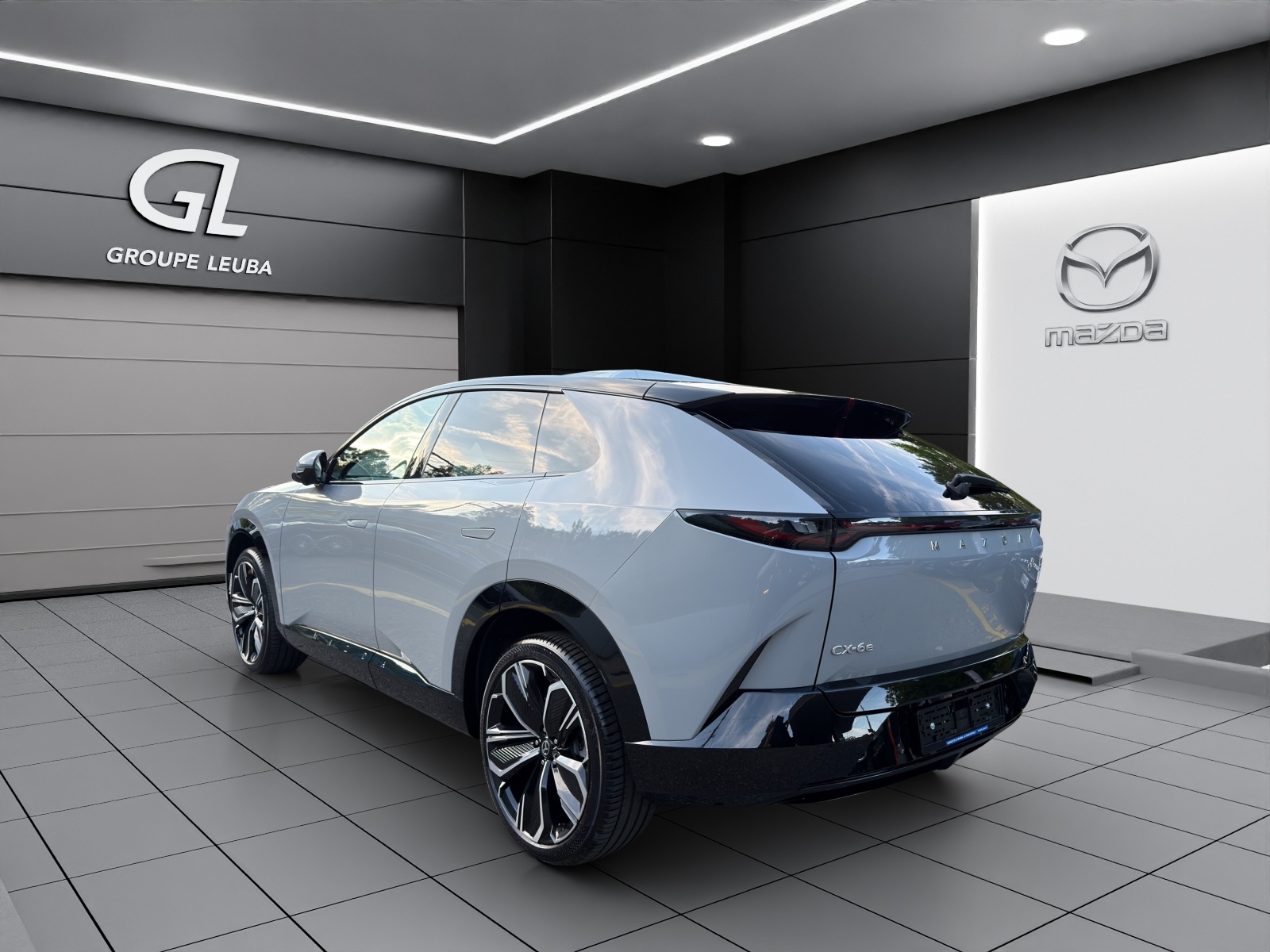 MAZDA CX-6e Takumi-showroom-element-3