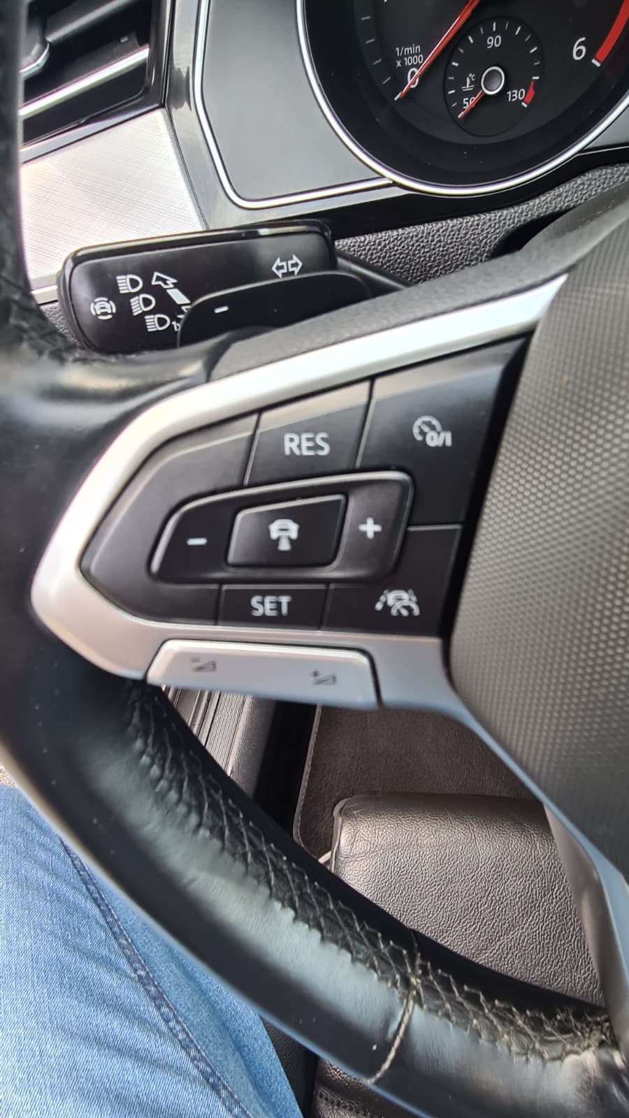 VW Passat 2.0 TDI BMT Business DSG ** Voll-Leder ** Gr-Navi **RF-Kamera ** Sitzheizung ** PDC ** Frisch Ab MFK & Service **-image-9