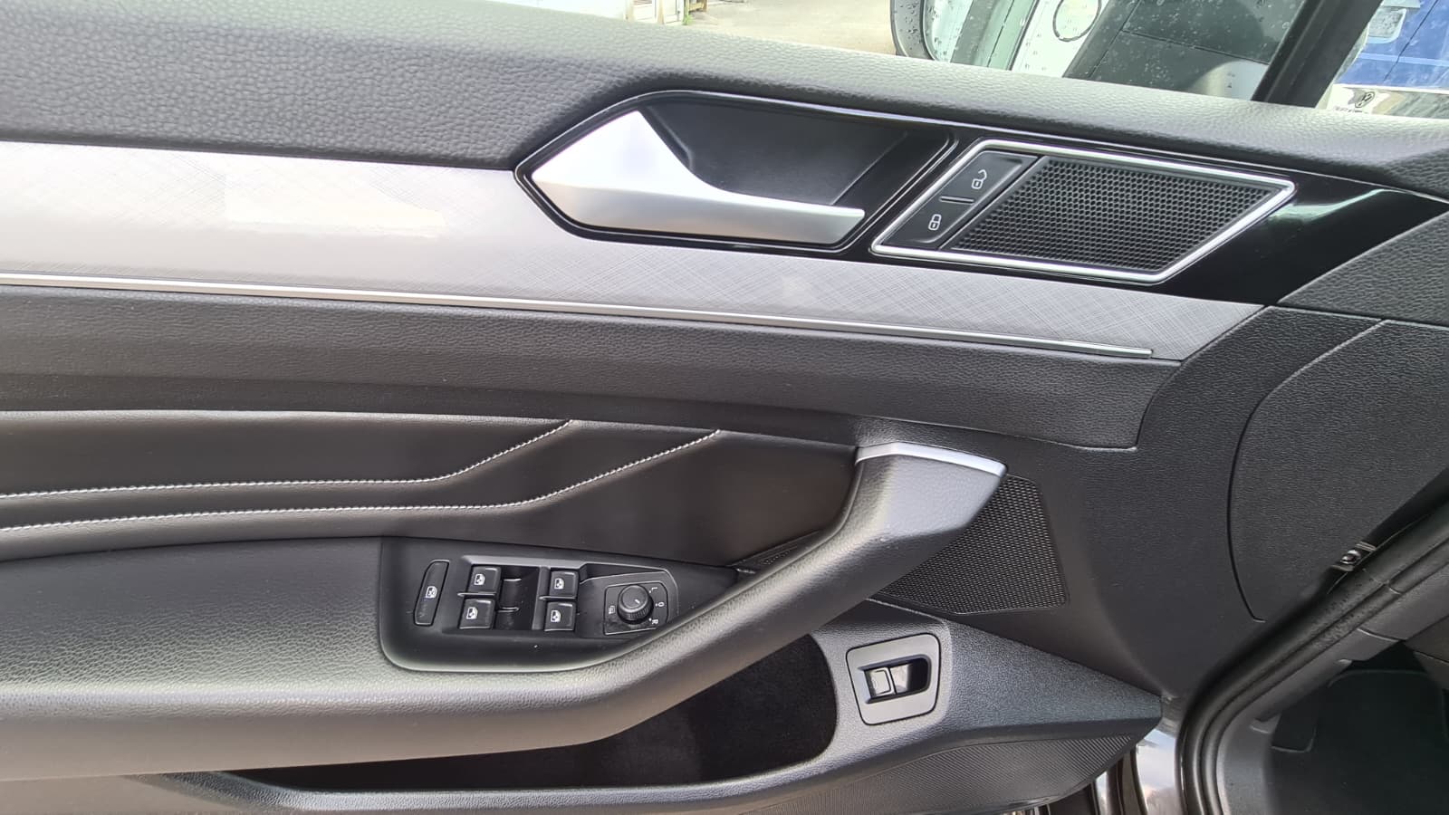 VW Passat 2.0 TDI BMT Business DSG ** Voll-Leder ** Gr-Navi **RF-Kamera ** Sitzheizung ** PDC ** Frisch Ab MFK & Service **-image-10