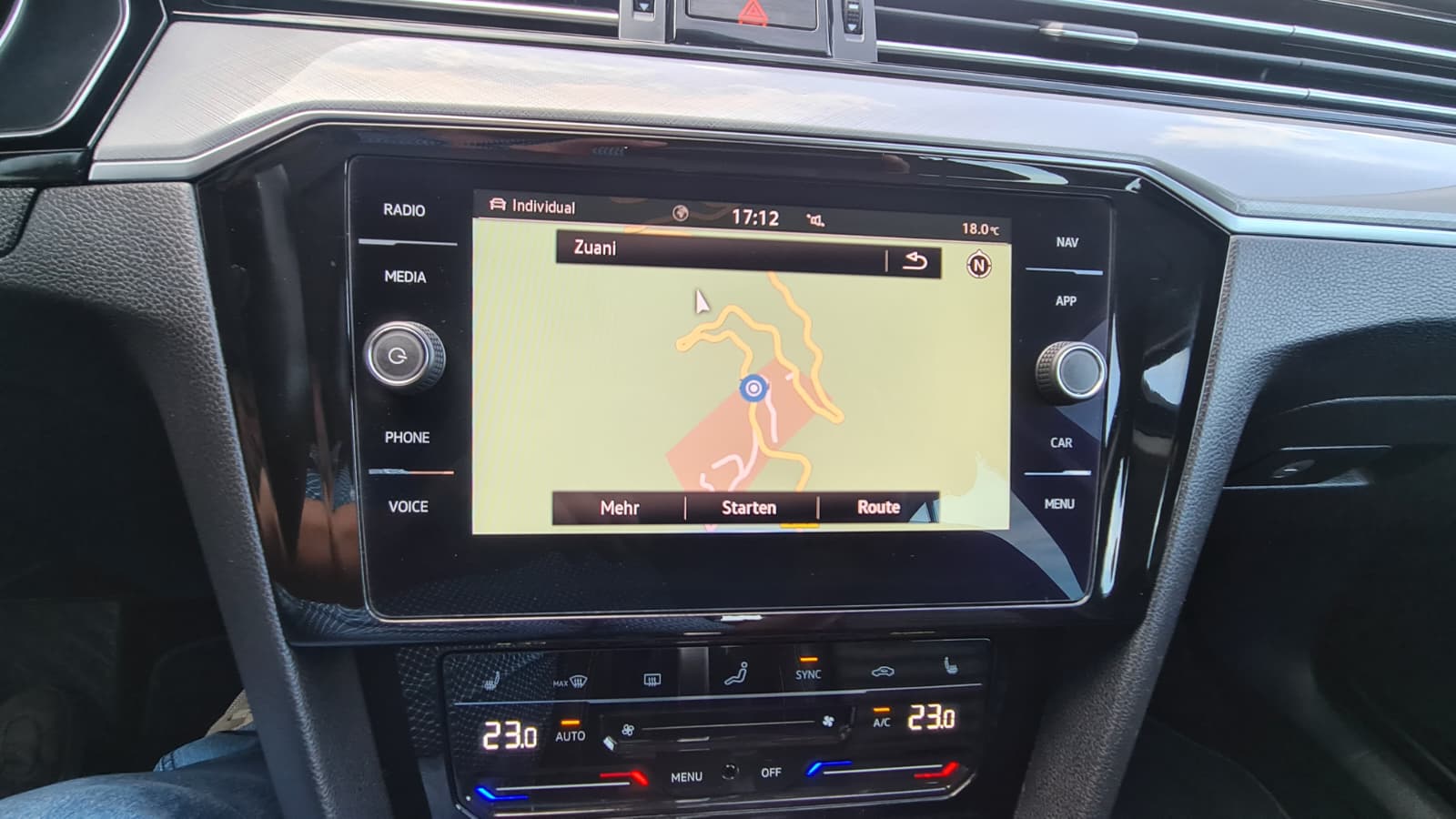 VW Passat 2.0 TDI BMT Business DSG ** Voll-Leder ** Gr-Navi **RF-Kamera ** Sitzheizung ** PDC ** Frisch Ab MFK & Service **-image-12