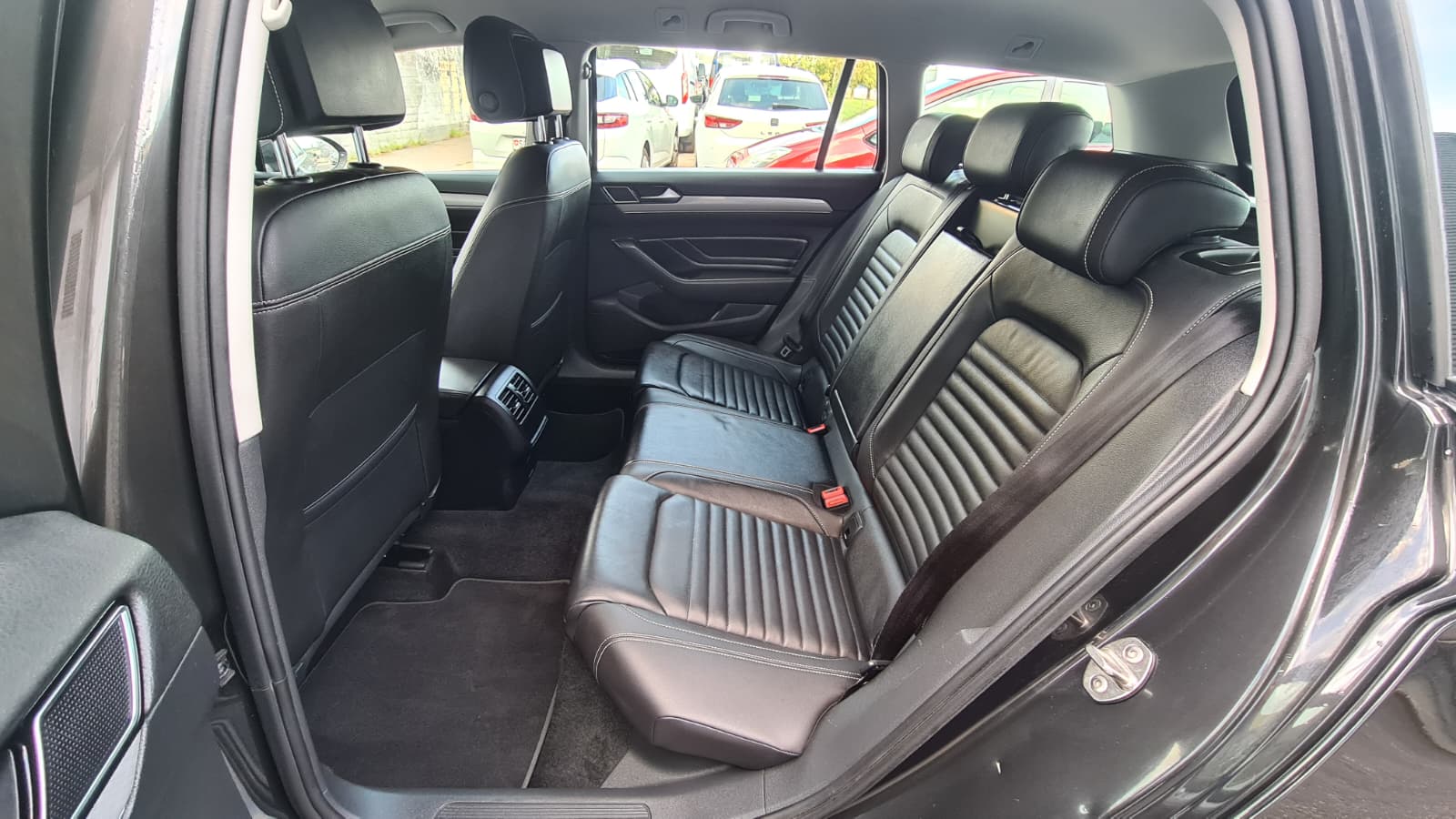 VW Passat 2.0 TDI BMT Business DSG ** Voll-Leder ** Gr-Navi **RF-Kamera ** Sitzheizung ** PDC ** Frisch Ab MFK & Service **-image-18