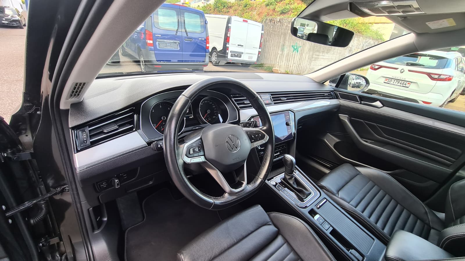 VW Passat 2.0 TDI BMT Business DSG ** Voll-Leder ** Gr-Navi **RF-Kamera ** Sitzheizung ** PDC ** Frisch Ab MFK & Service **-image-16