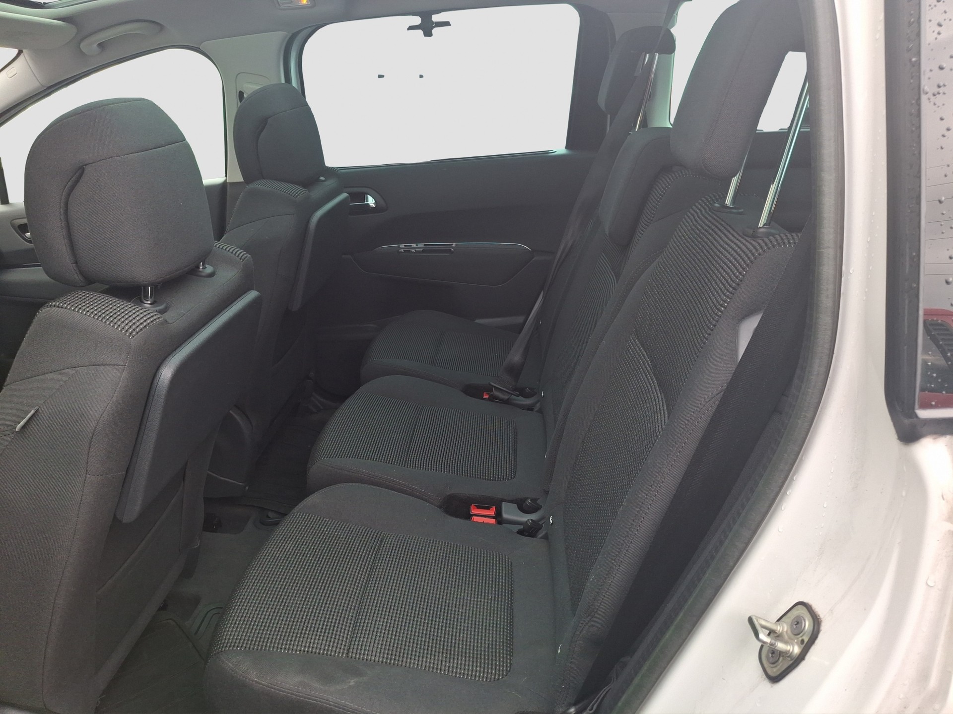 PEUGEOT 5008 1.6 16V T Family-image-6
